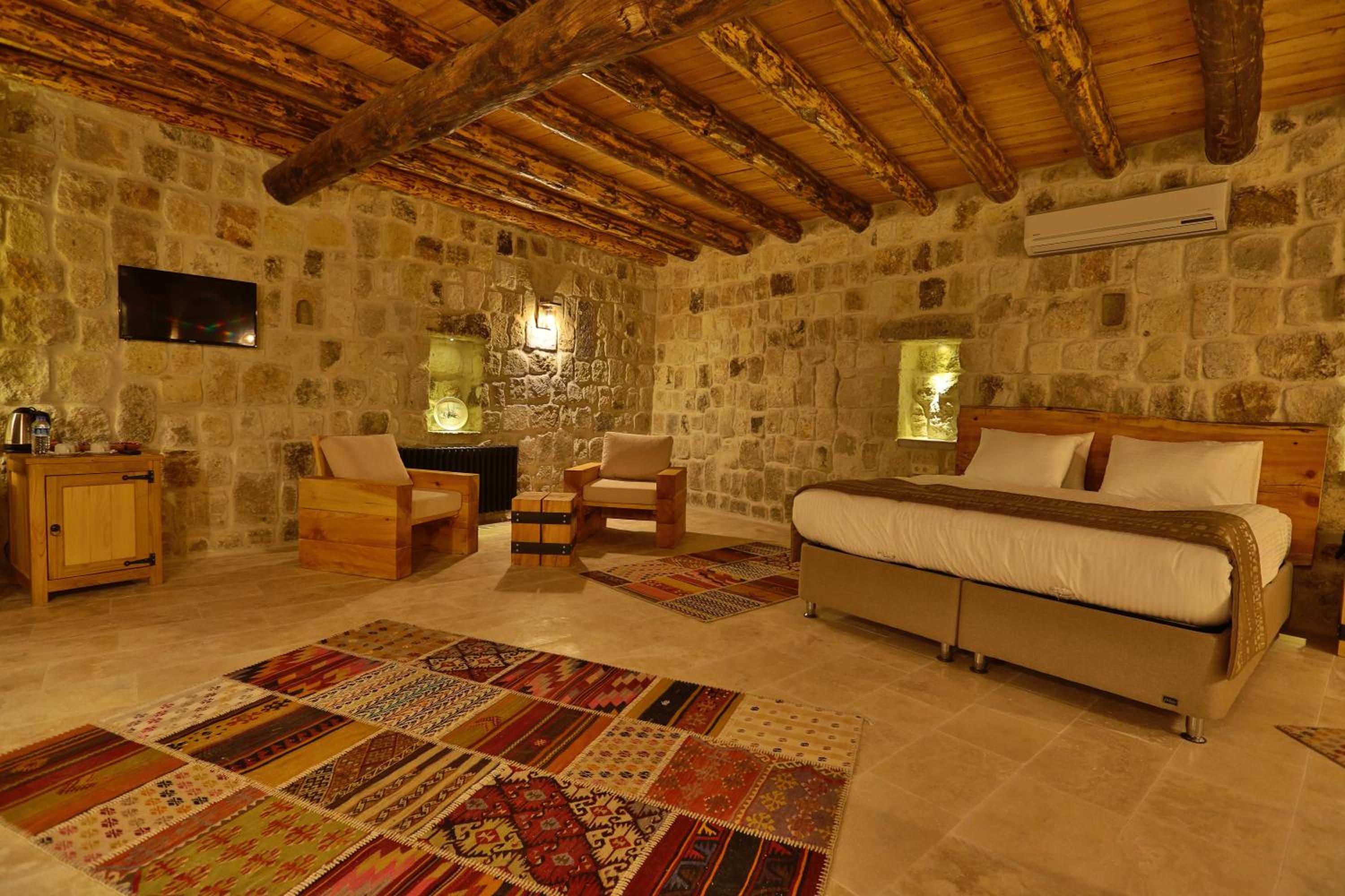 King Suite with Spa Bath photo 3