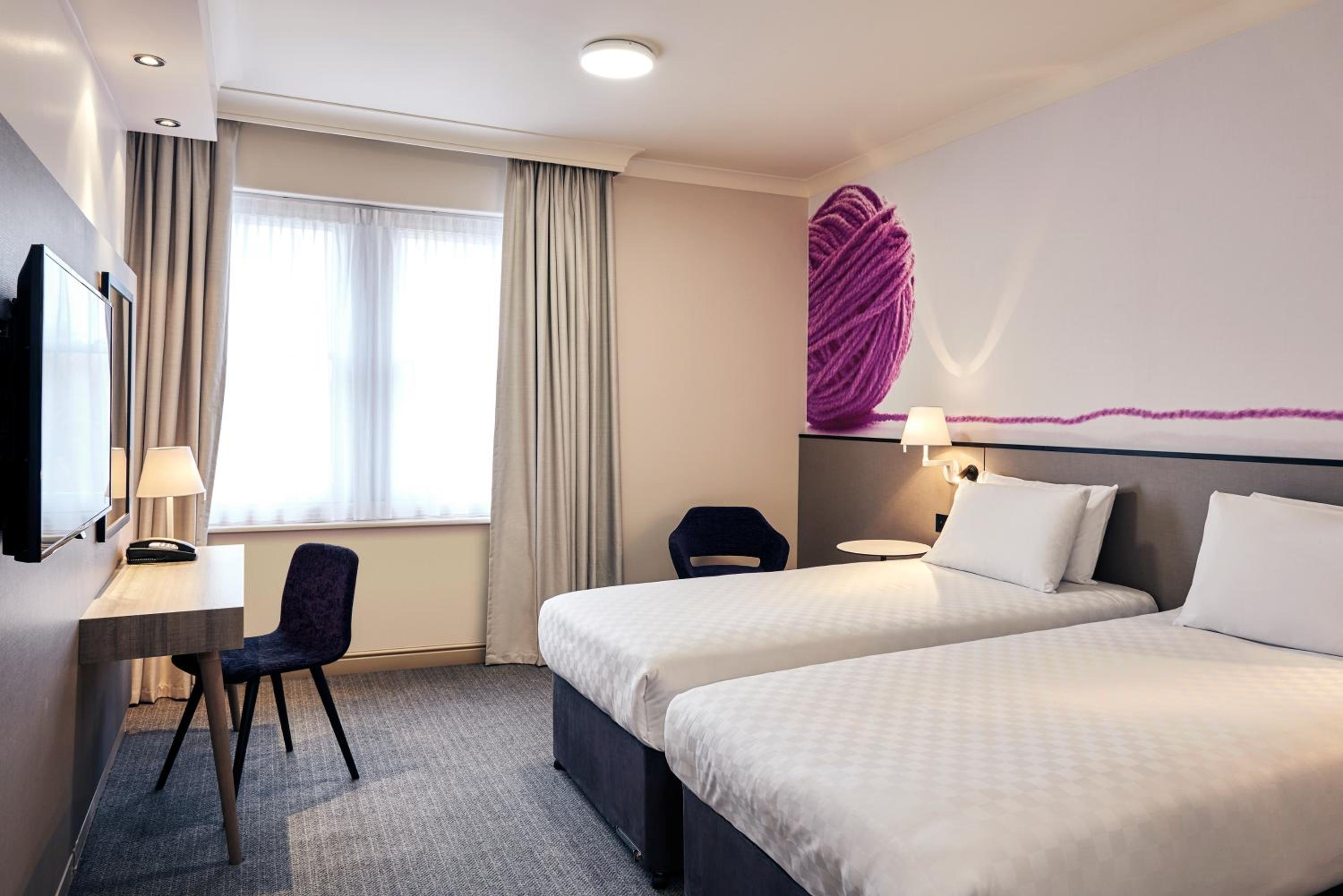 Standard Twin Room - Photo 4
