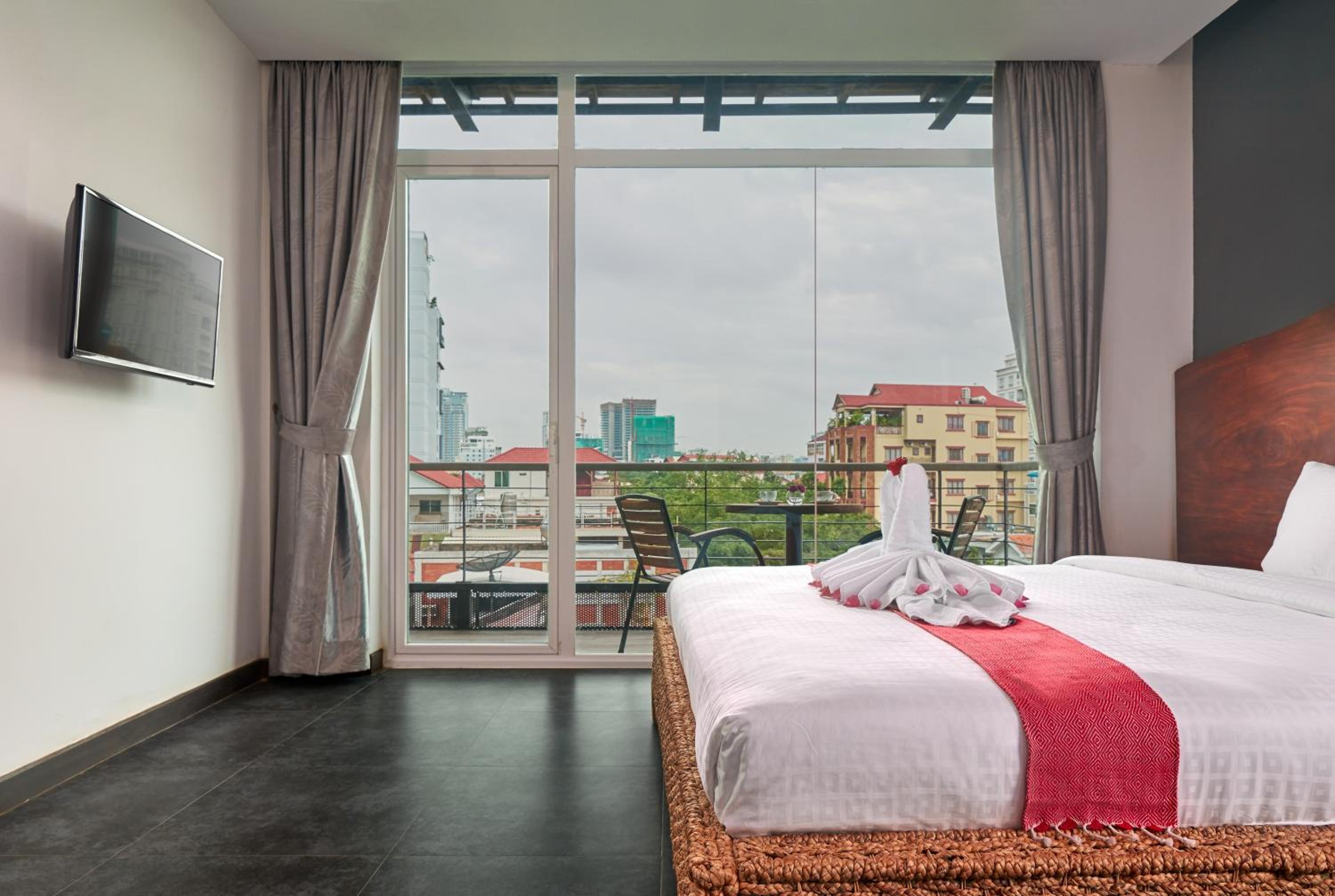 Premium Double with Balcony photo 3