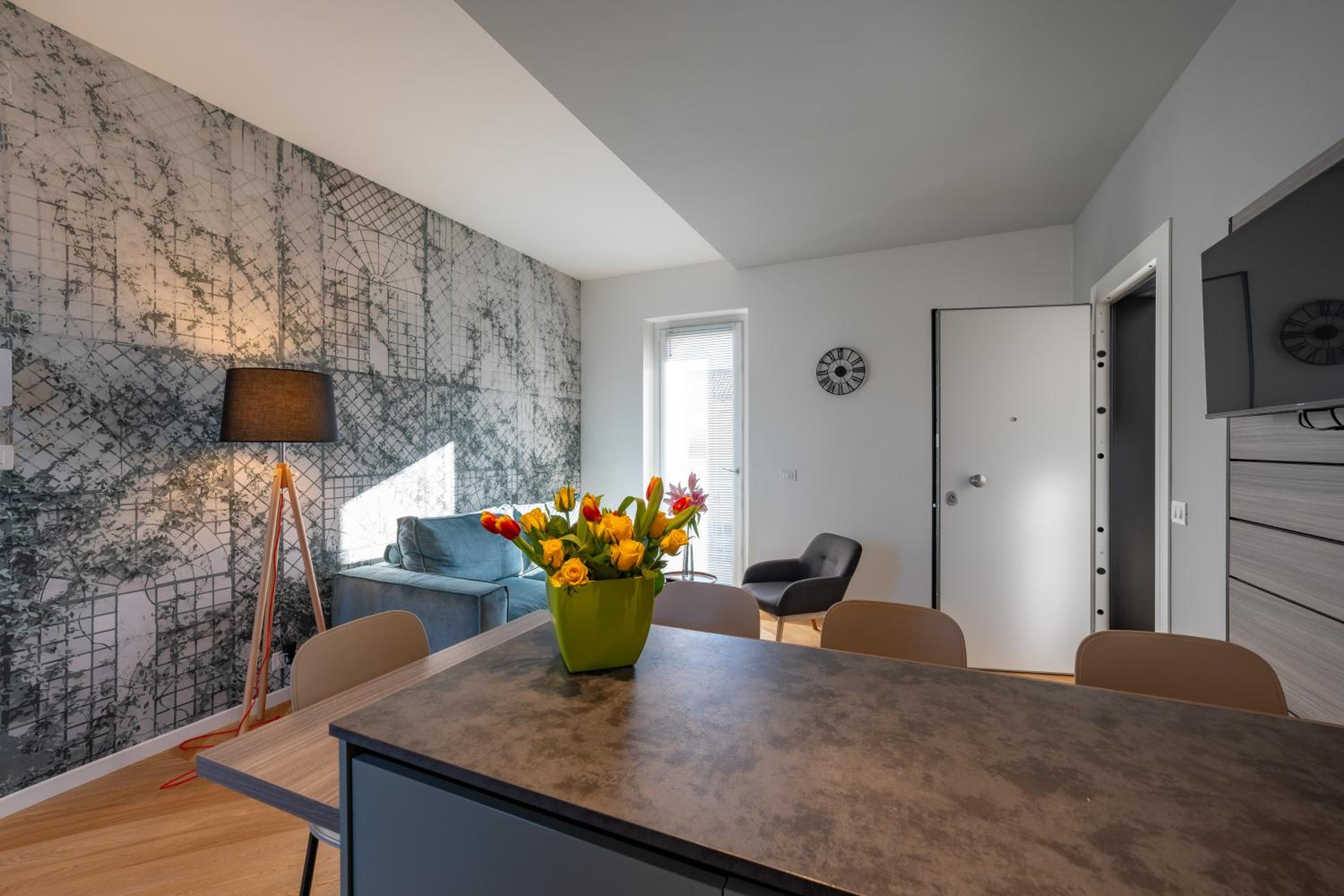 One-Bedroom Apartment with Terrace photo 1