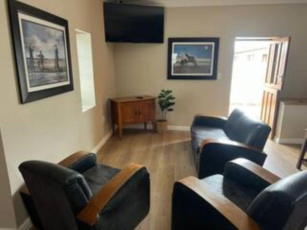 Two-Bedroom House photo 2