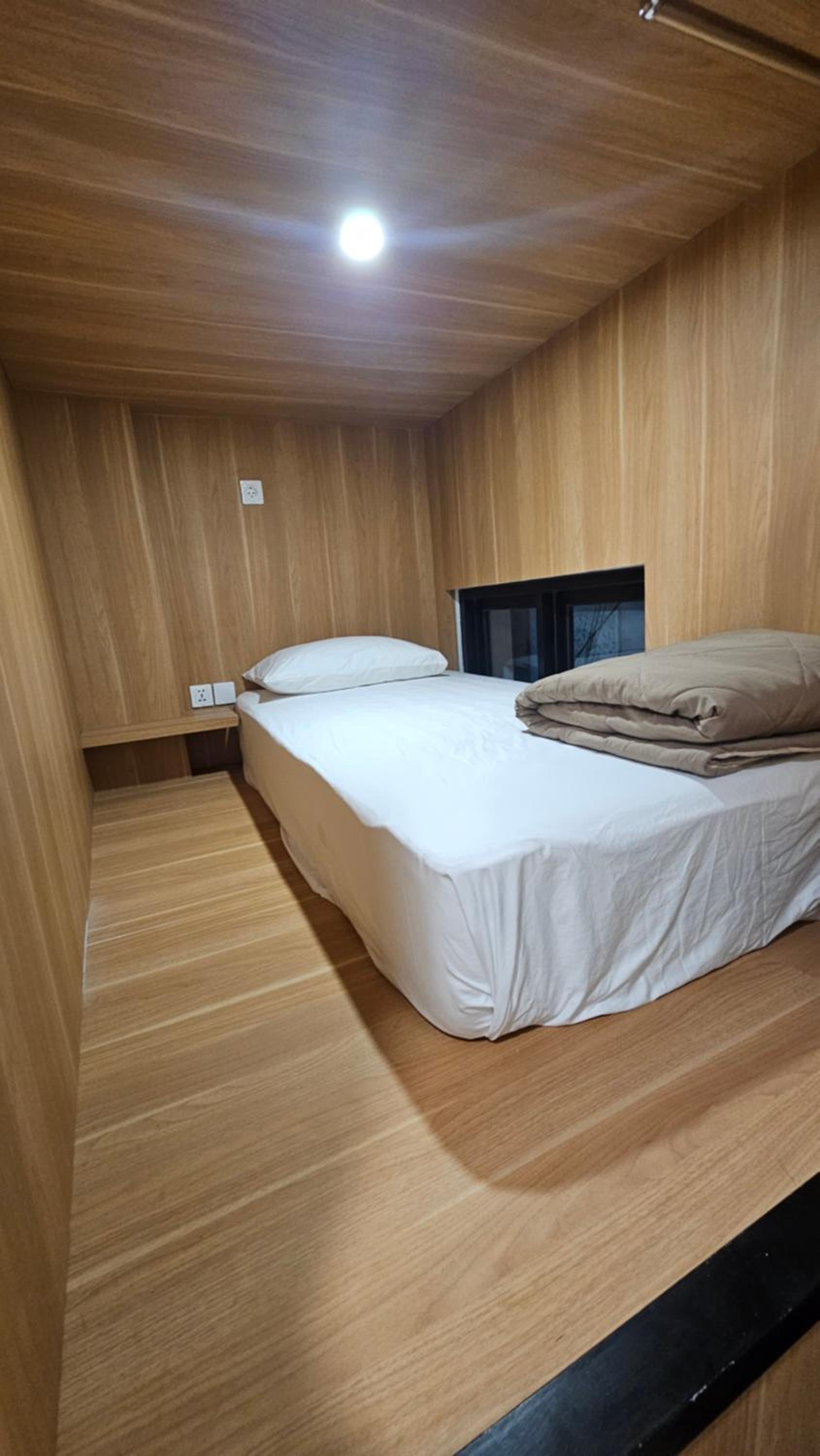 8-Bed Mixed Dormitory Room photo 3