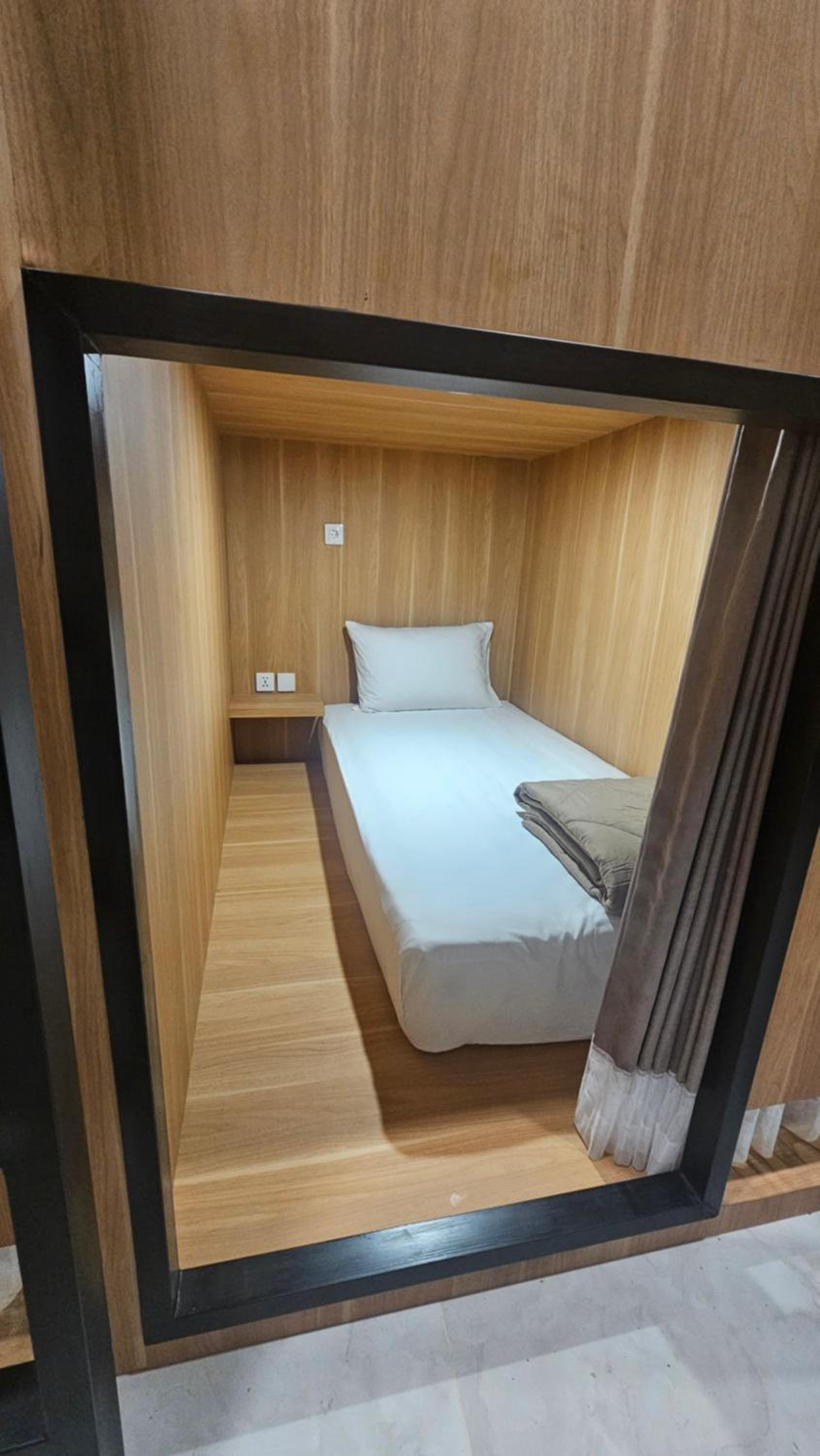 8-Bed Mixed Dormitory Room photo 2