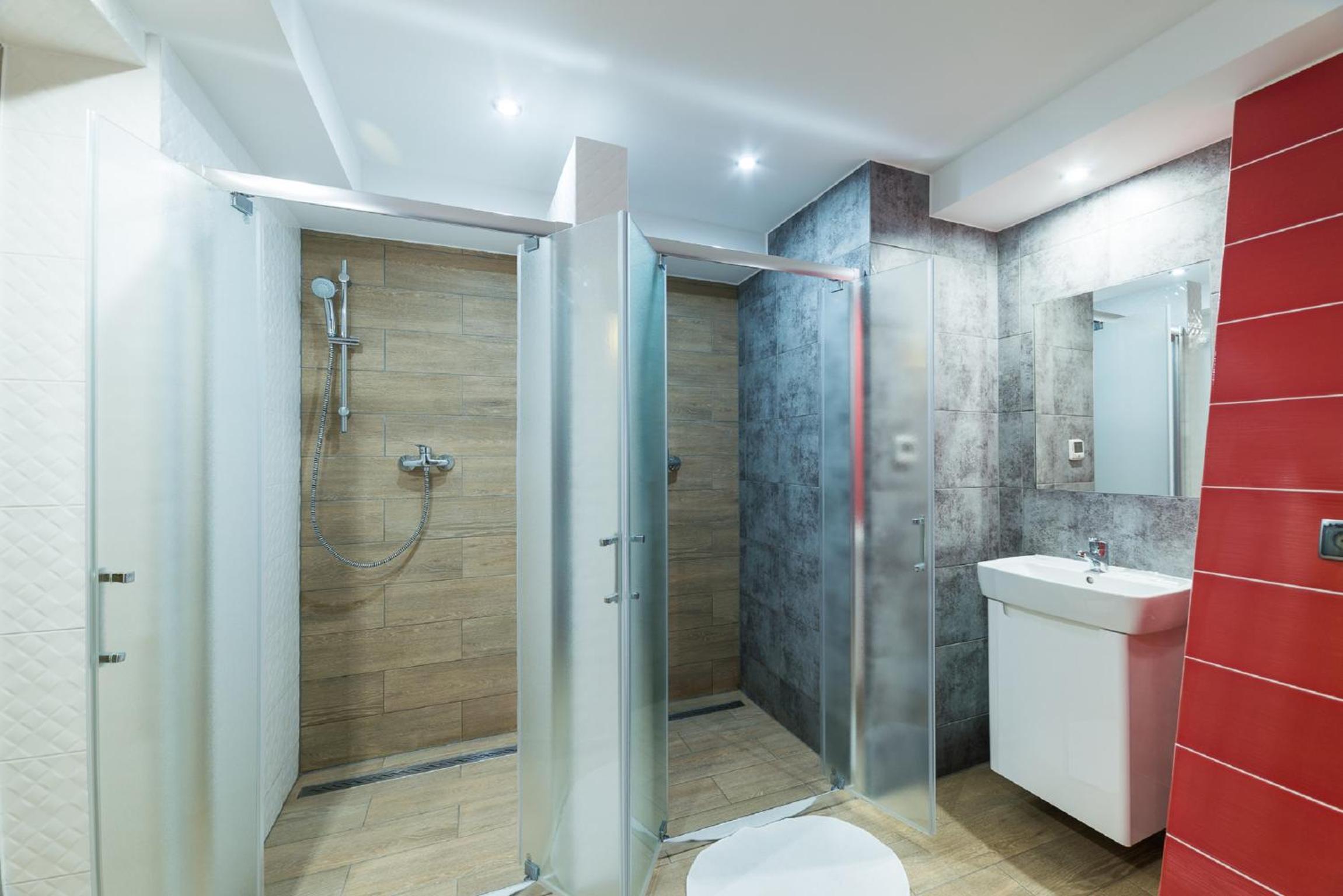 Eight-Person Room with Private Bathroom  - Photo 7