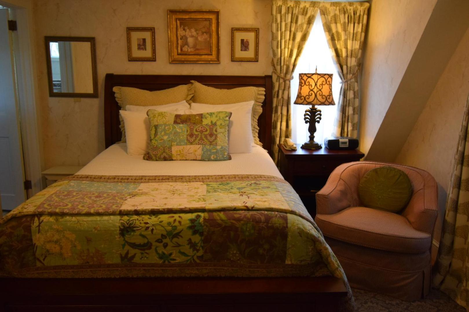 Queen Room photo 1