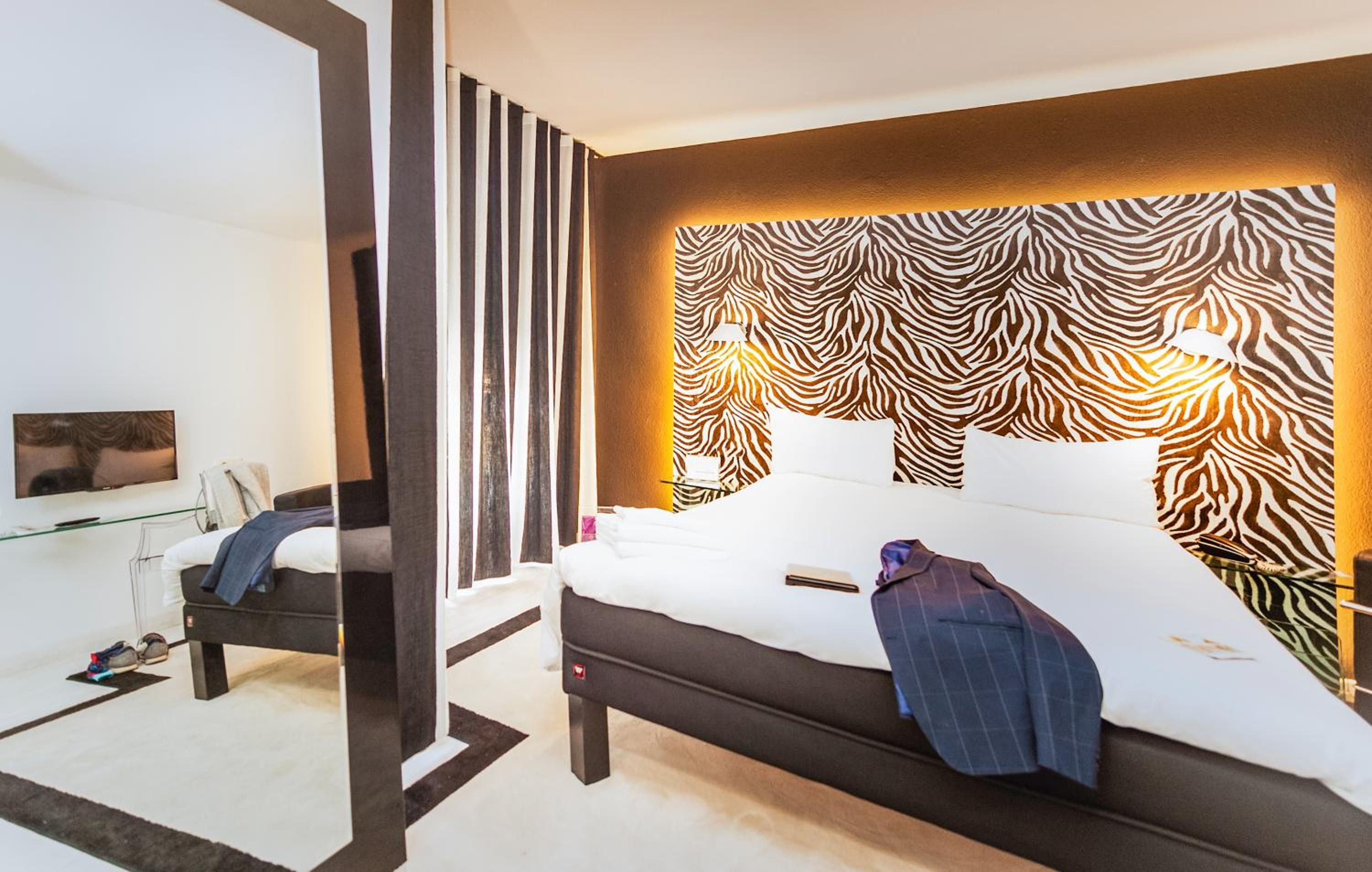 Standard Queen Room - Photo 9