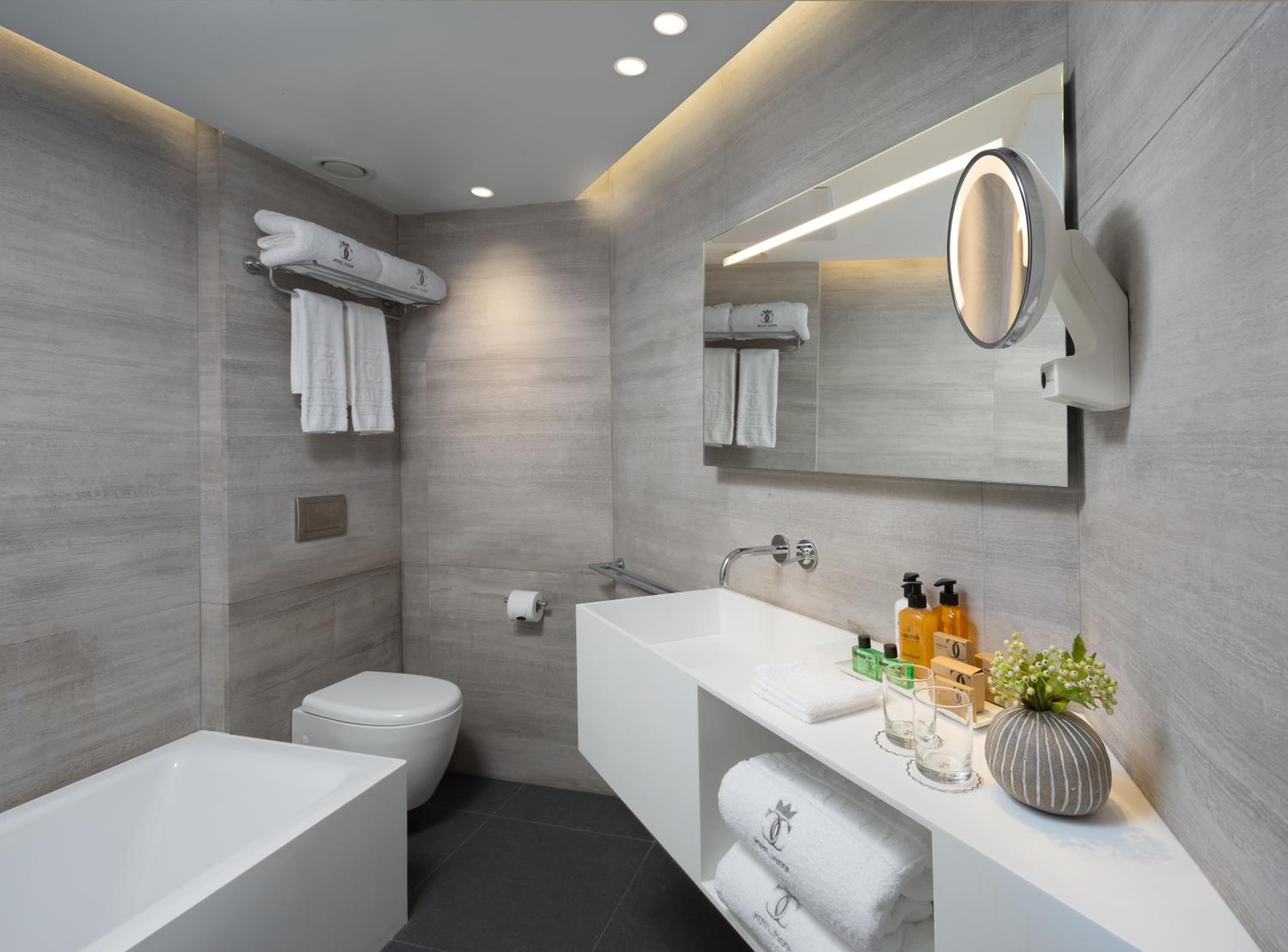 Two-Bedroom Suite with Sea View - Photo 3