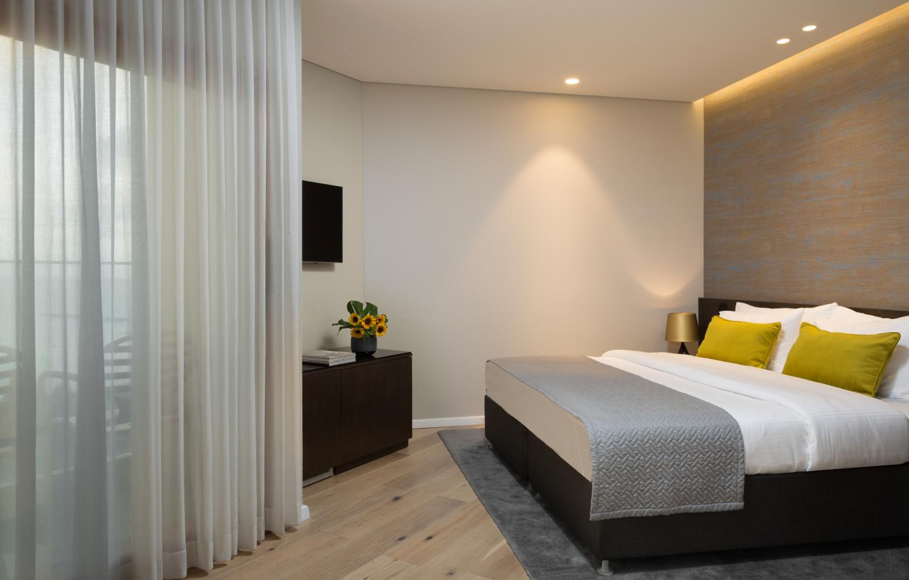 Two-Bedroom Suite with Sea View - Photo 4