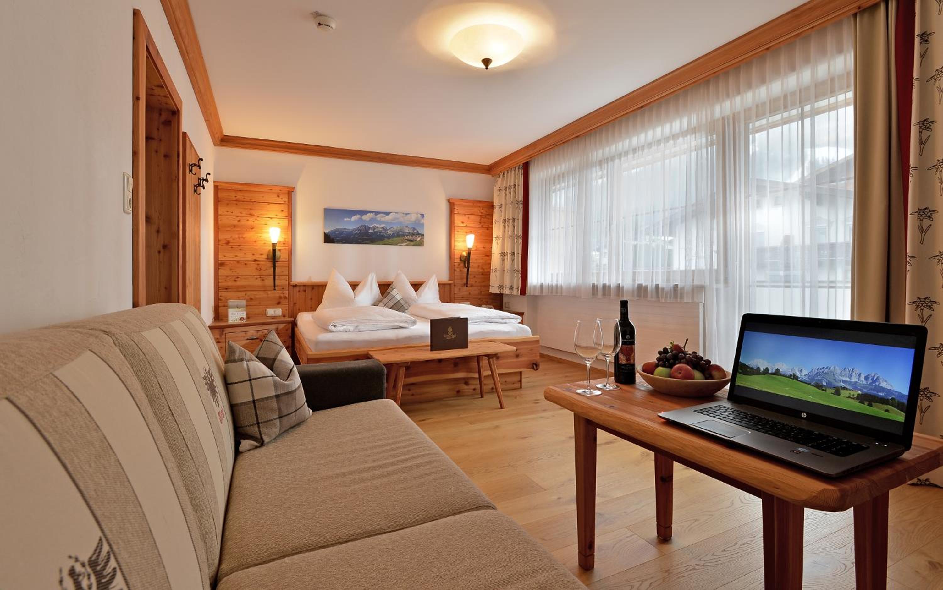 Large Double Room - Photo 1