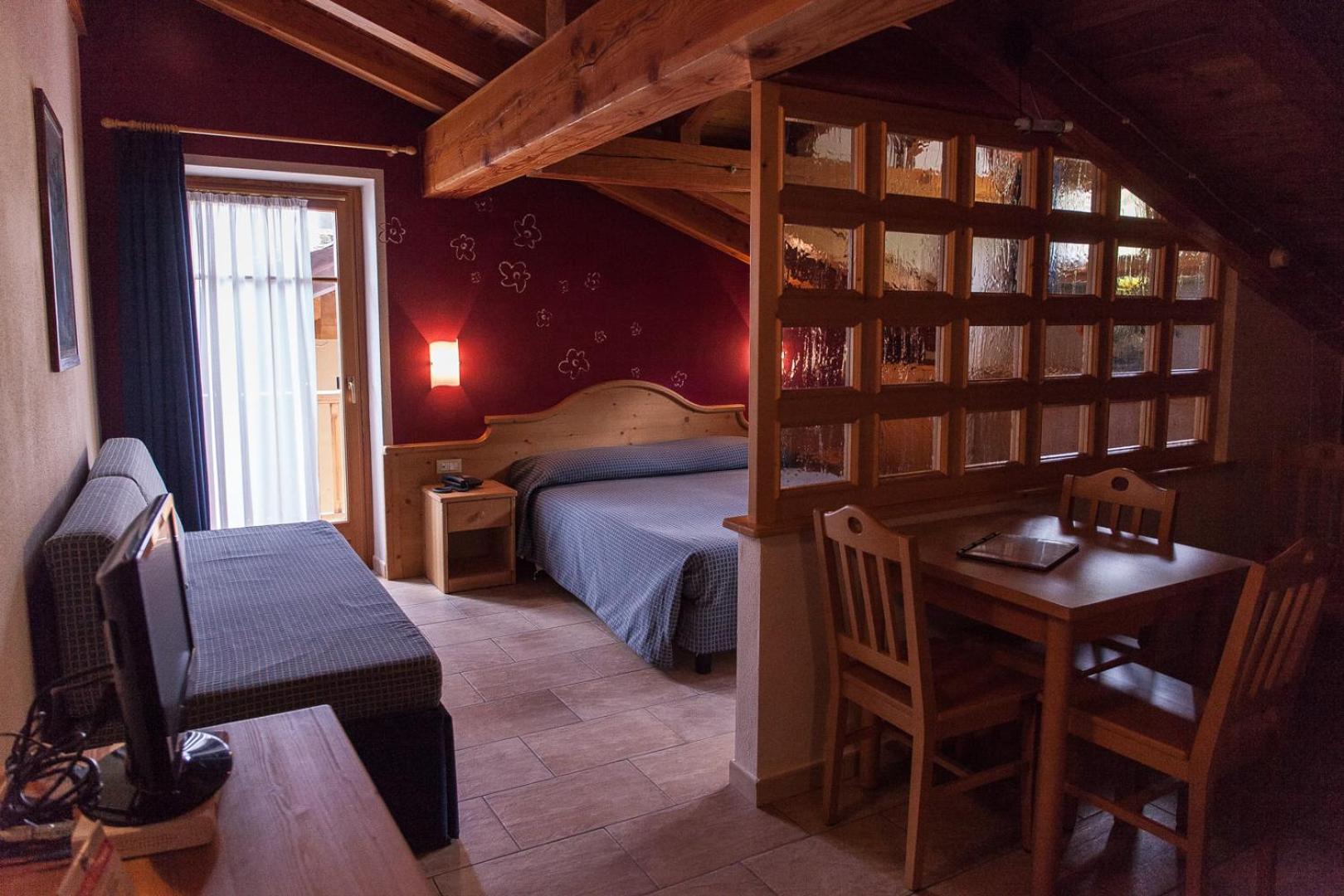 One-Bedroom Apartment (2 Adults)