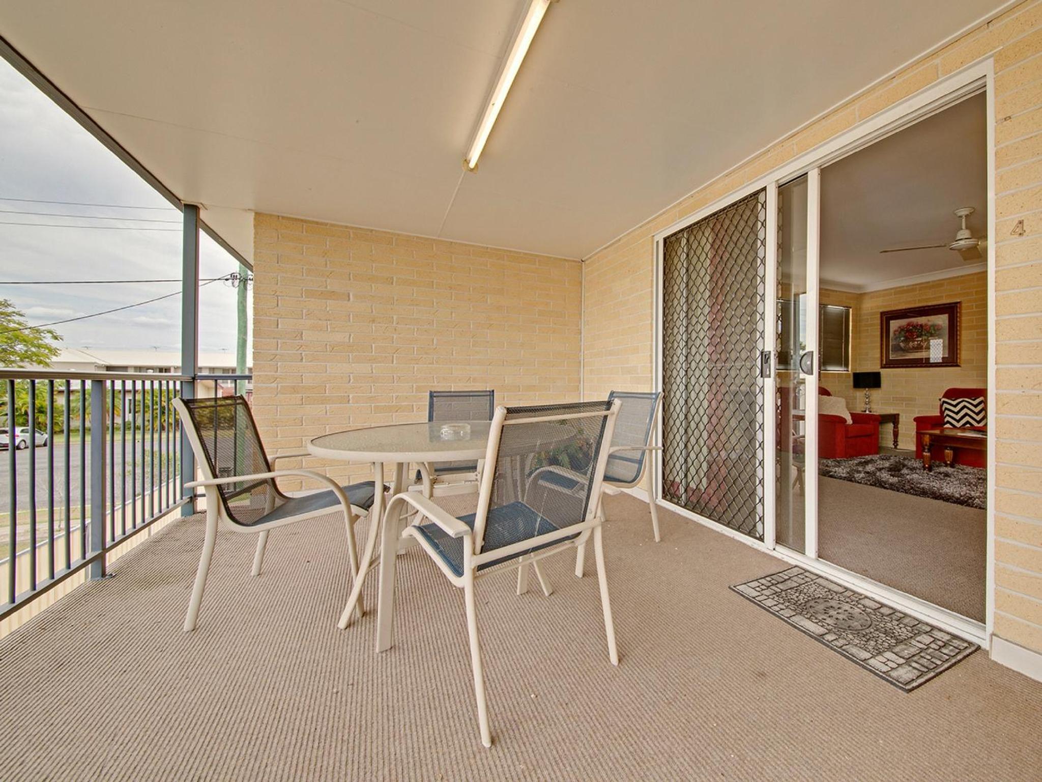 Apartment with Balcony photo 3