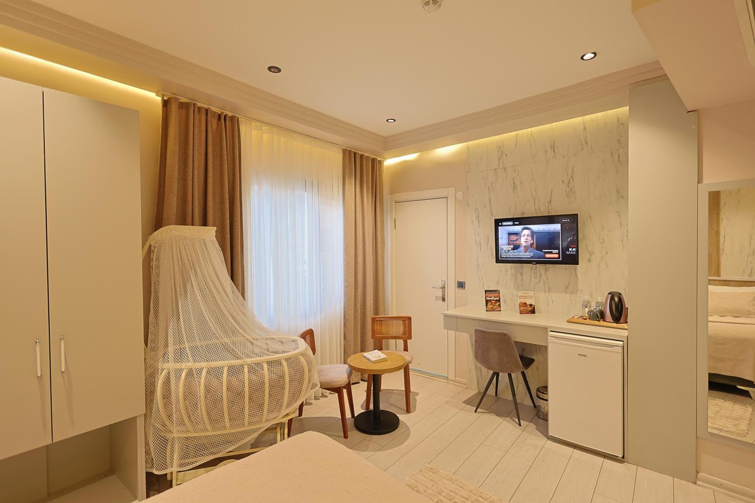 Queen Room - Photo 22