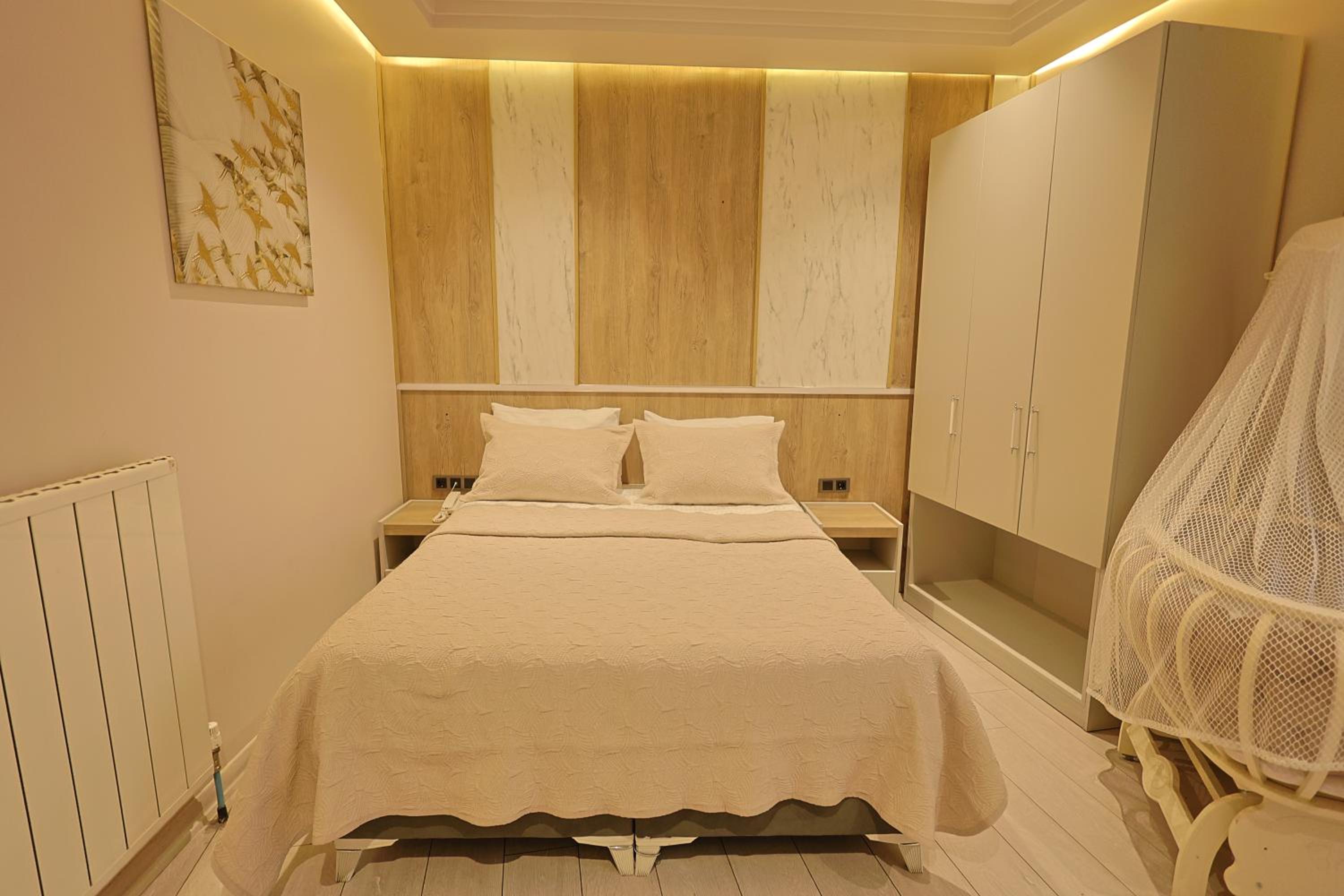 Queen Room - Photo 21