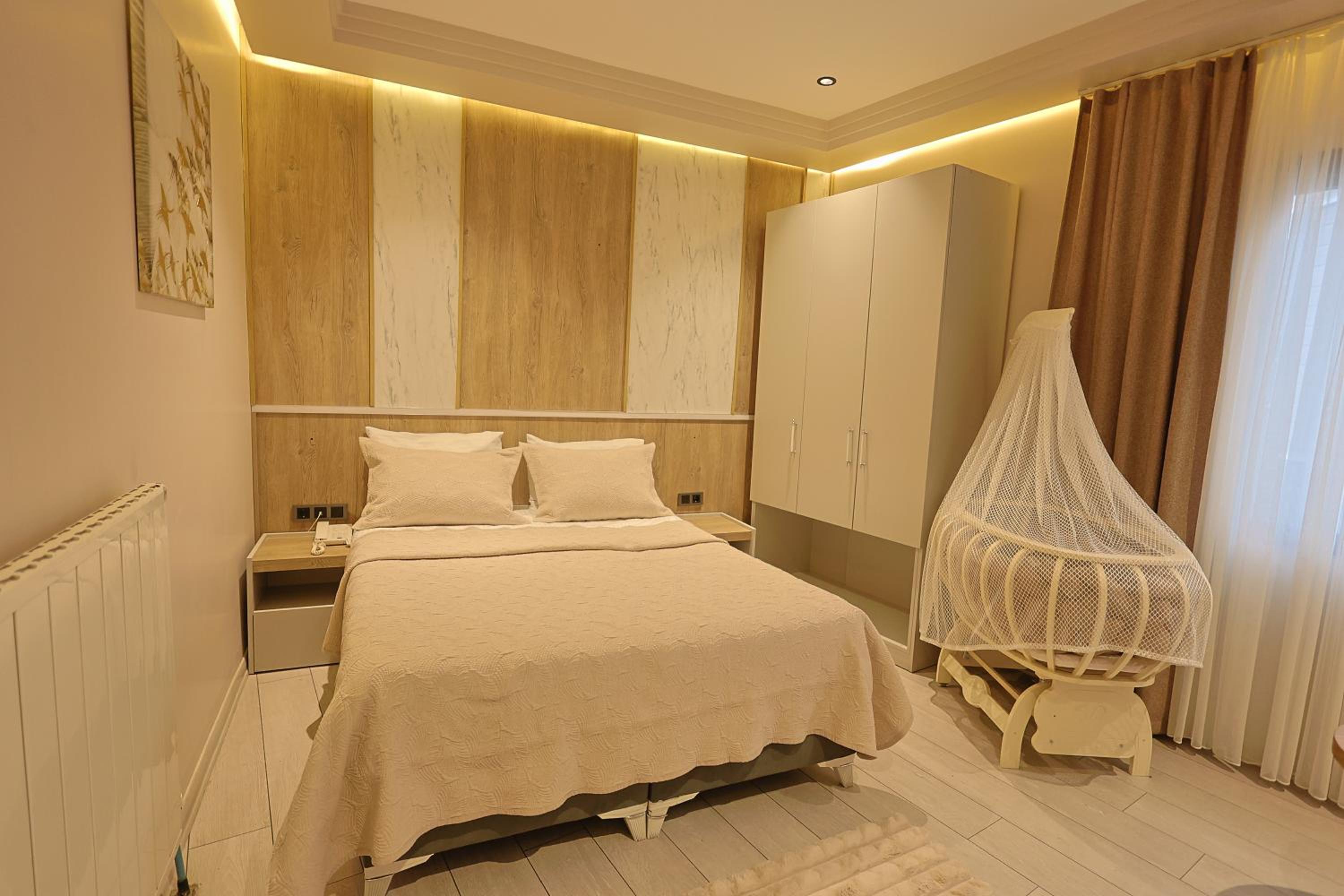 Queen Room - Photo 20