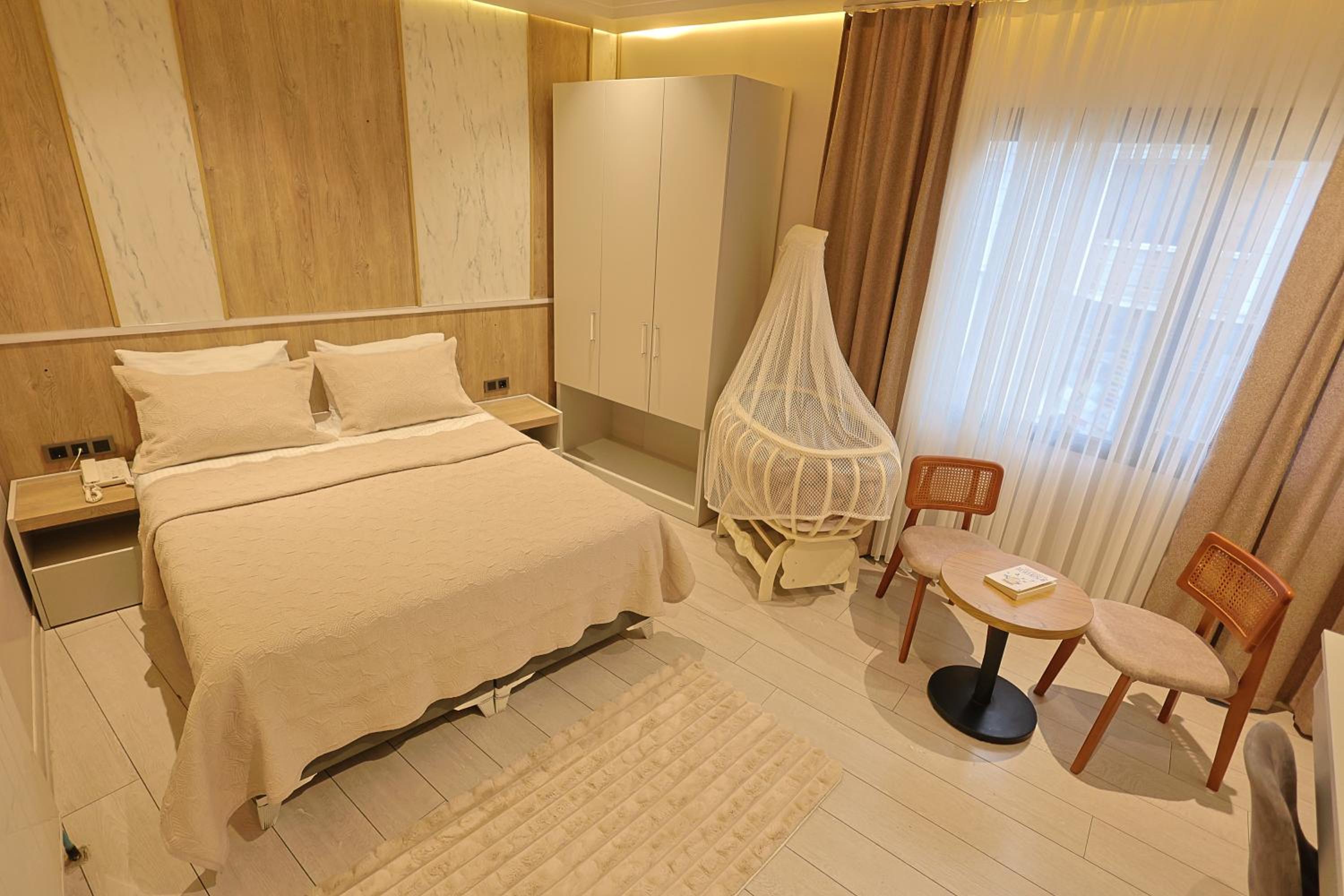 Queen Room - Photo 24