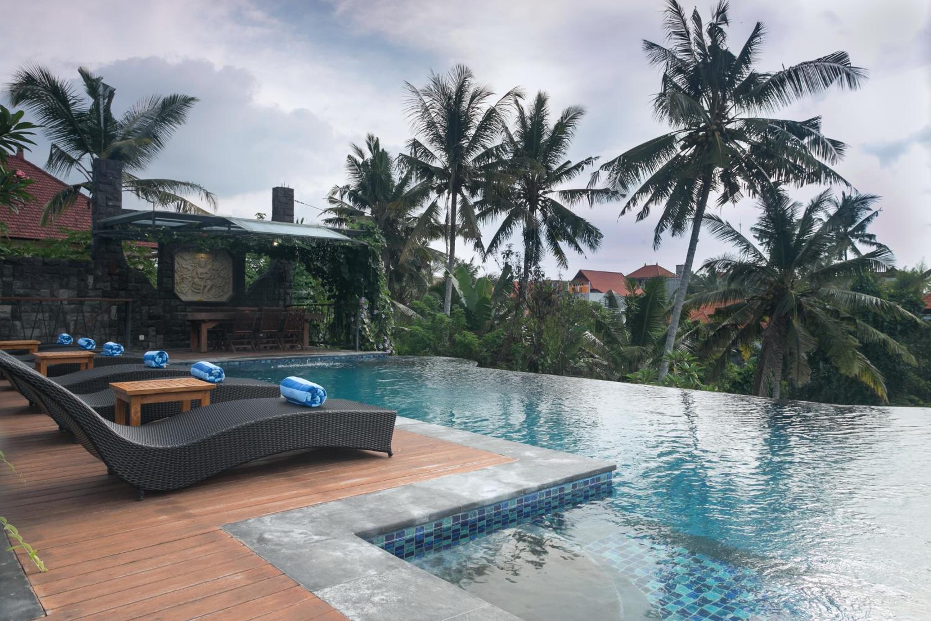 Villa with Private Pool - Photo 25