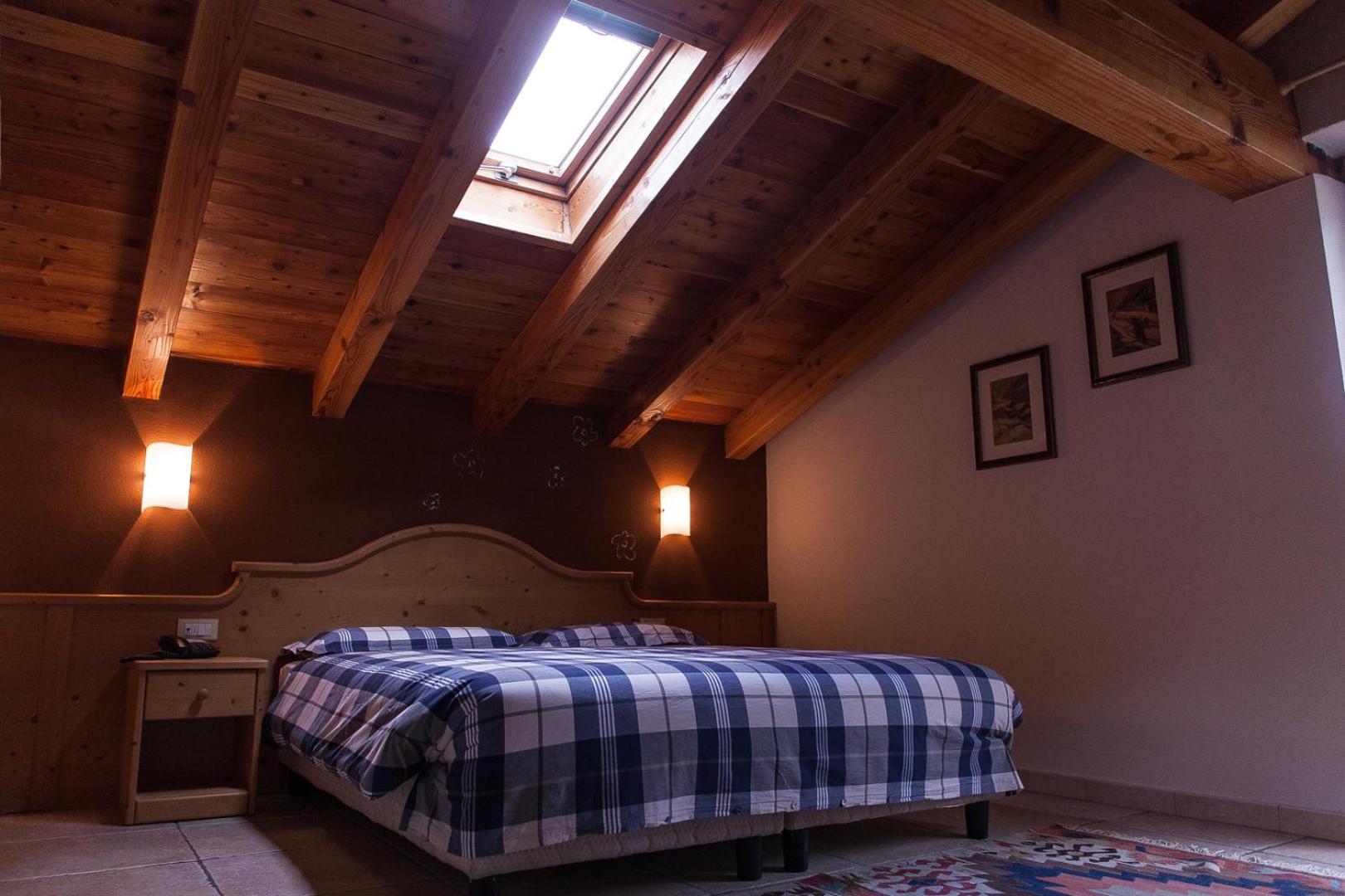 One-Bedroom Apartment (5 Adults)