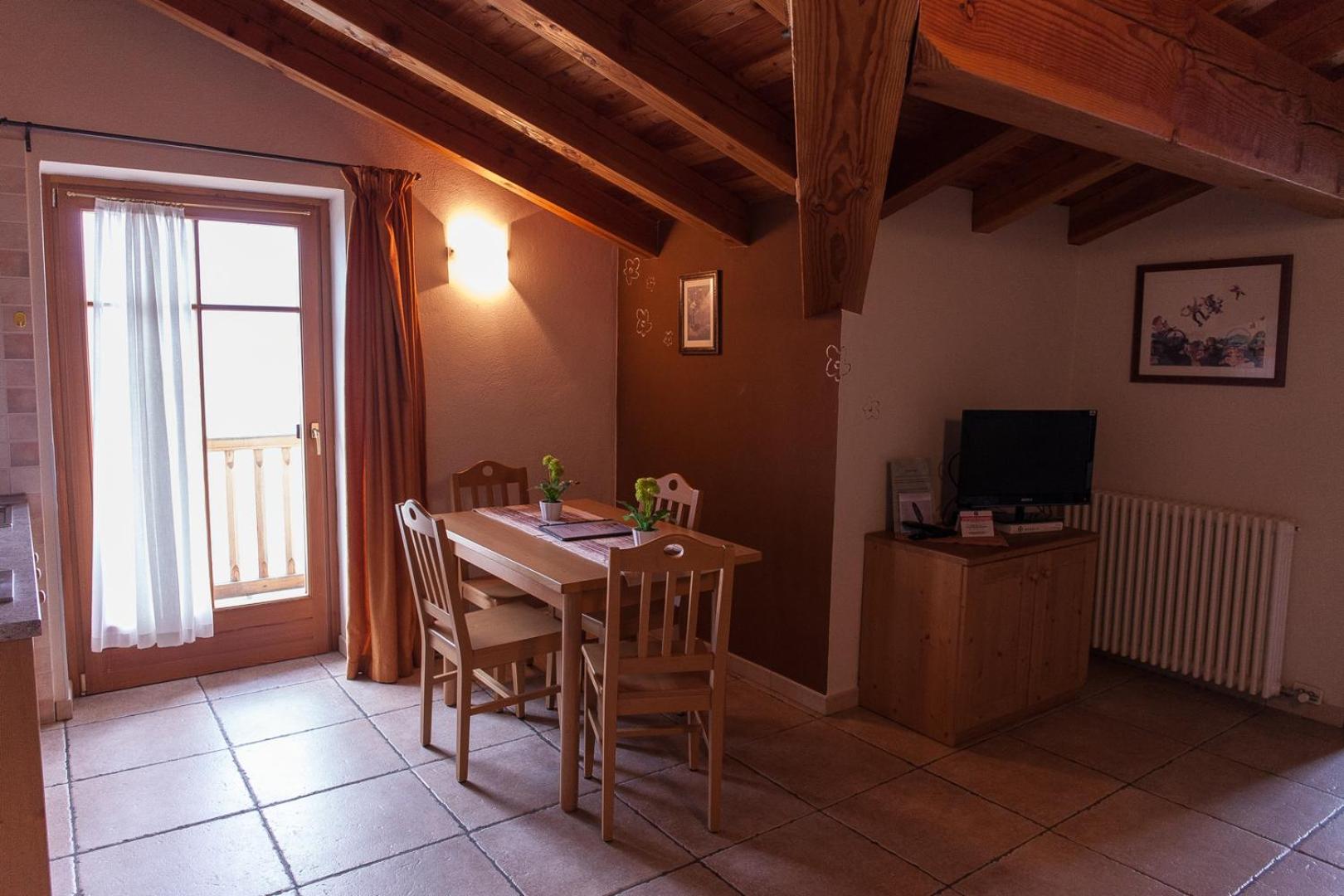 One-Bedroom Apartment (5 Adults) photo 3