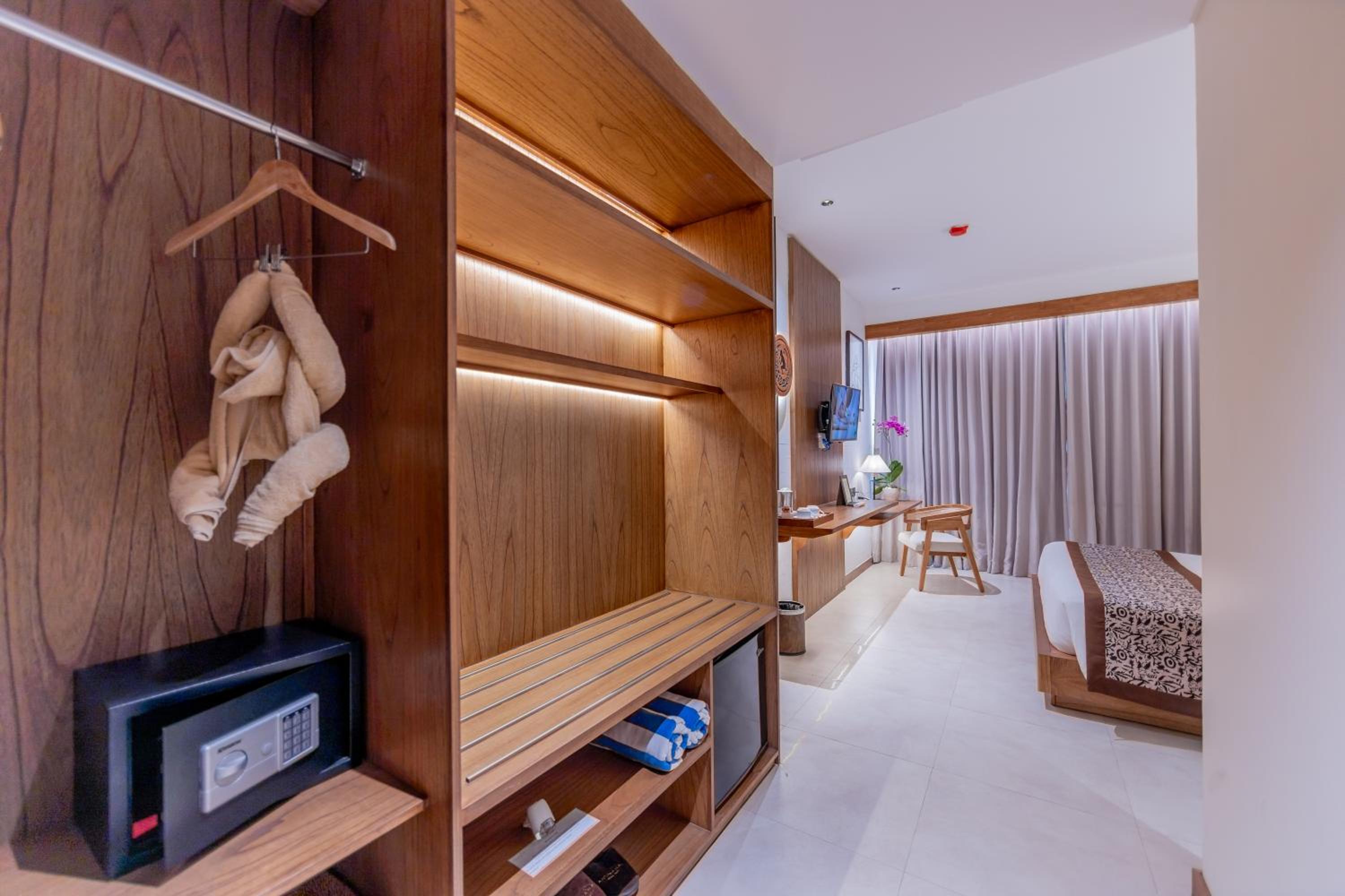 Best Deal- Deluxe Double or Twin Room with Pool View