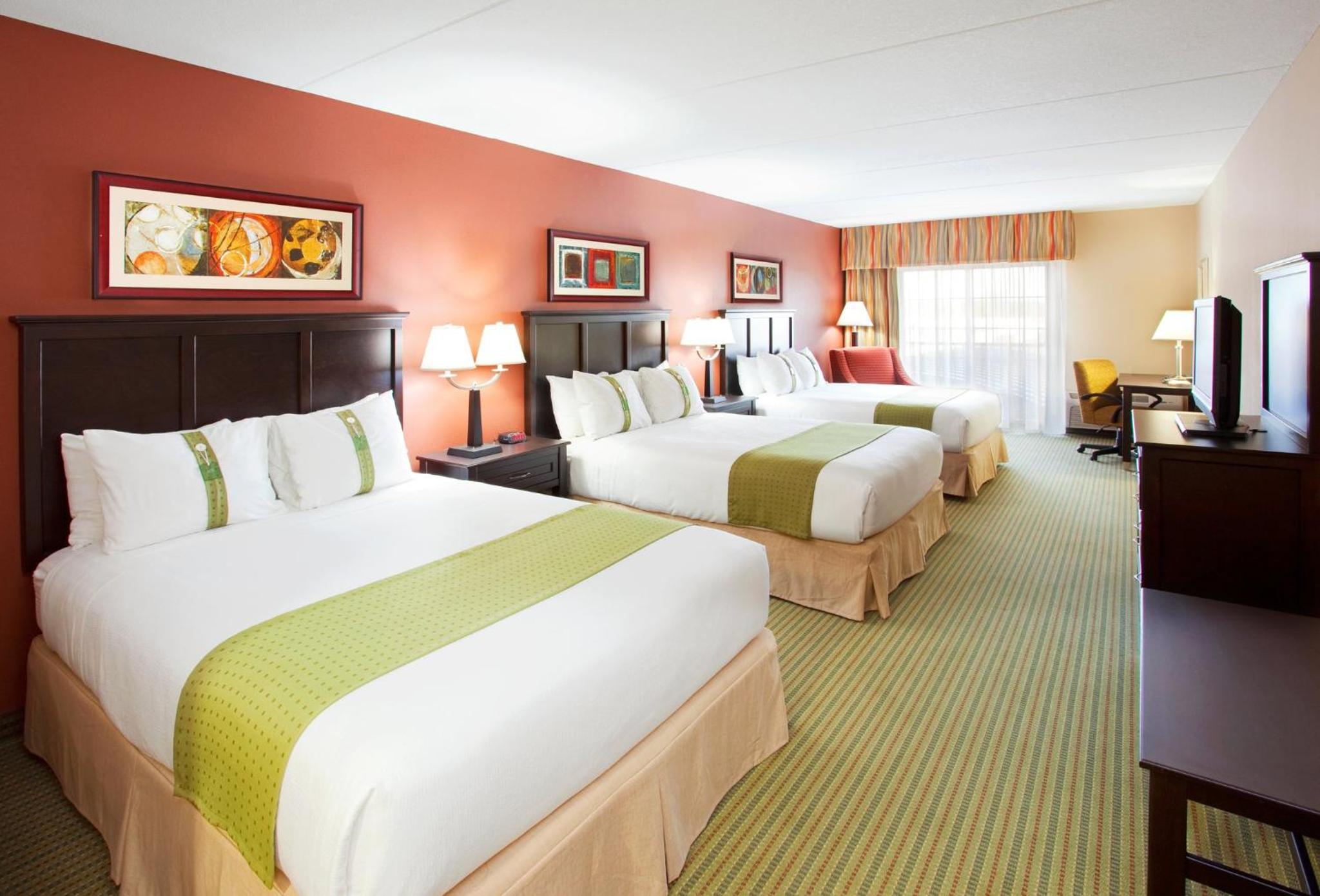 Queen Room with Three Queen Beds - Photo 1