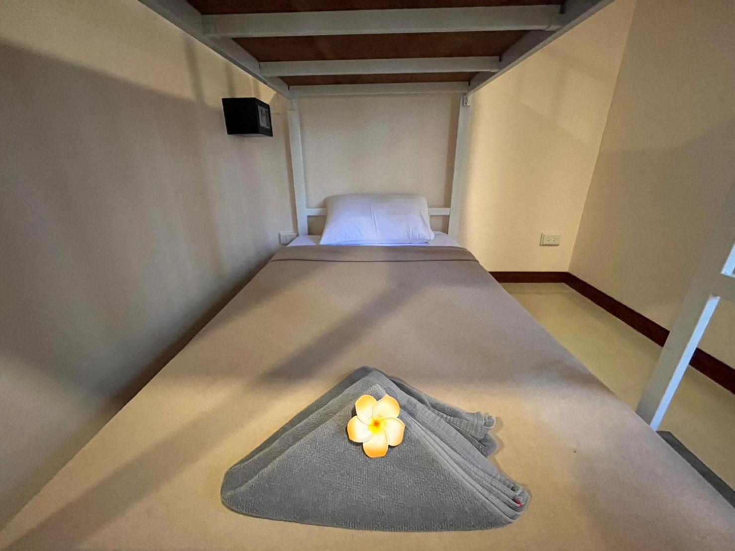 Bed in 4-Bed Female Dormitory Room photo 2