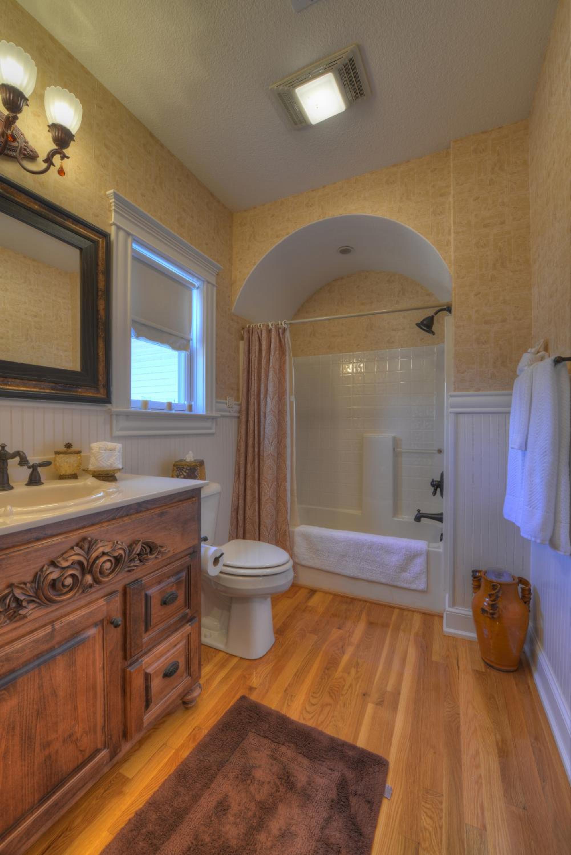 Deluxe Queen Room with Pool View photo 2