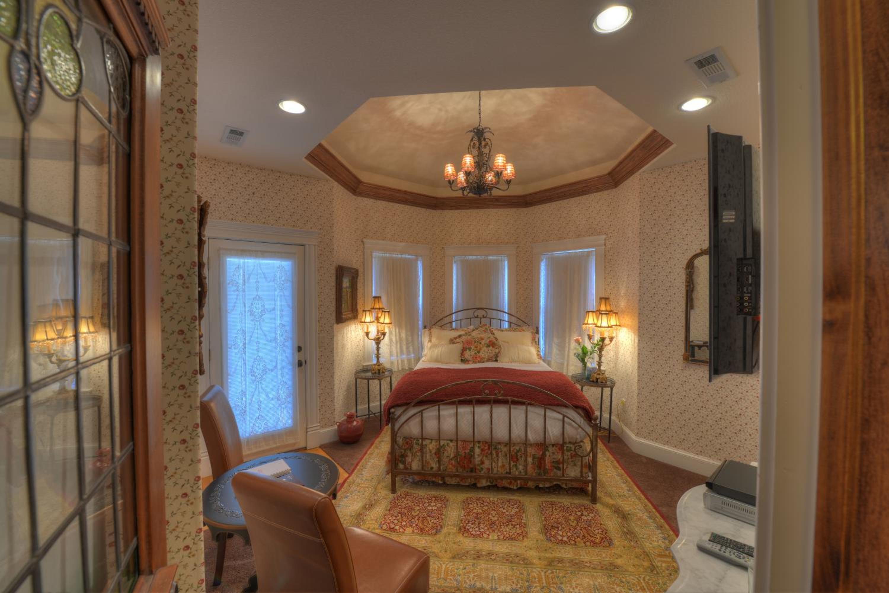 Deluxe Queen Room with Pool View photo 3