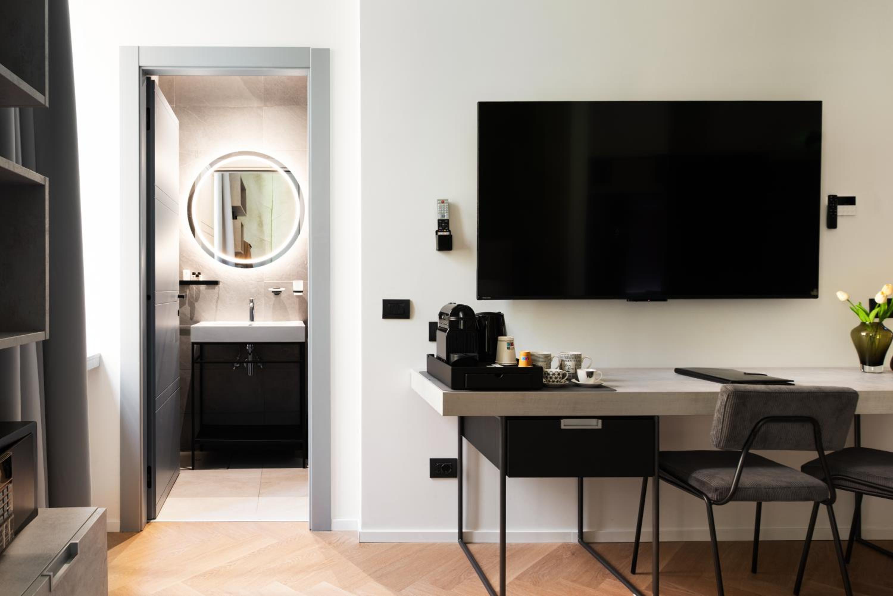 Deluxe Suite with Spa Bath photo 1