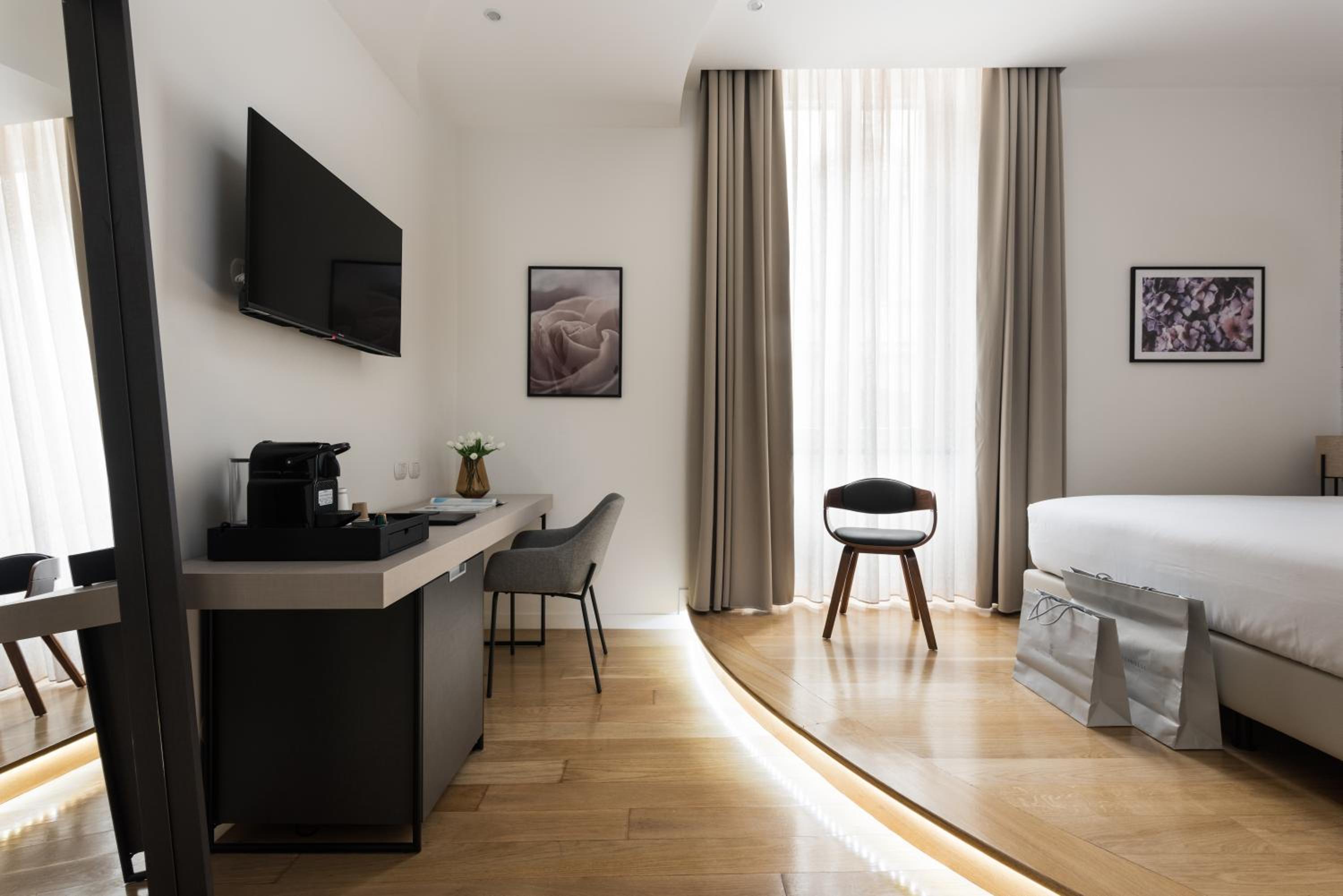 King Suite with Spa Bath photo 3