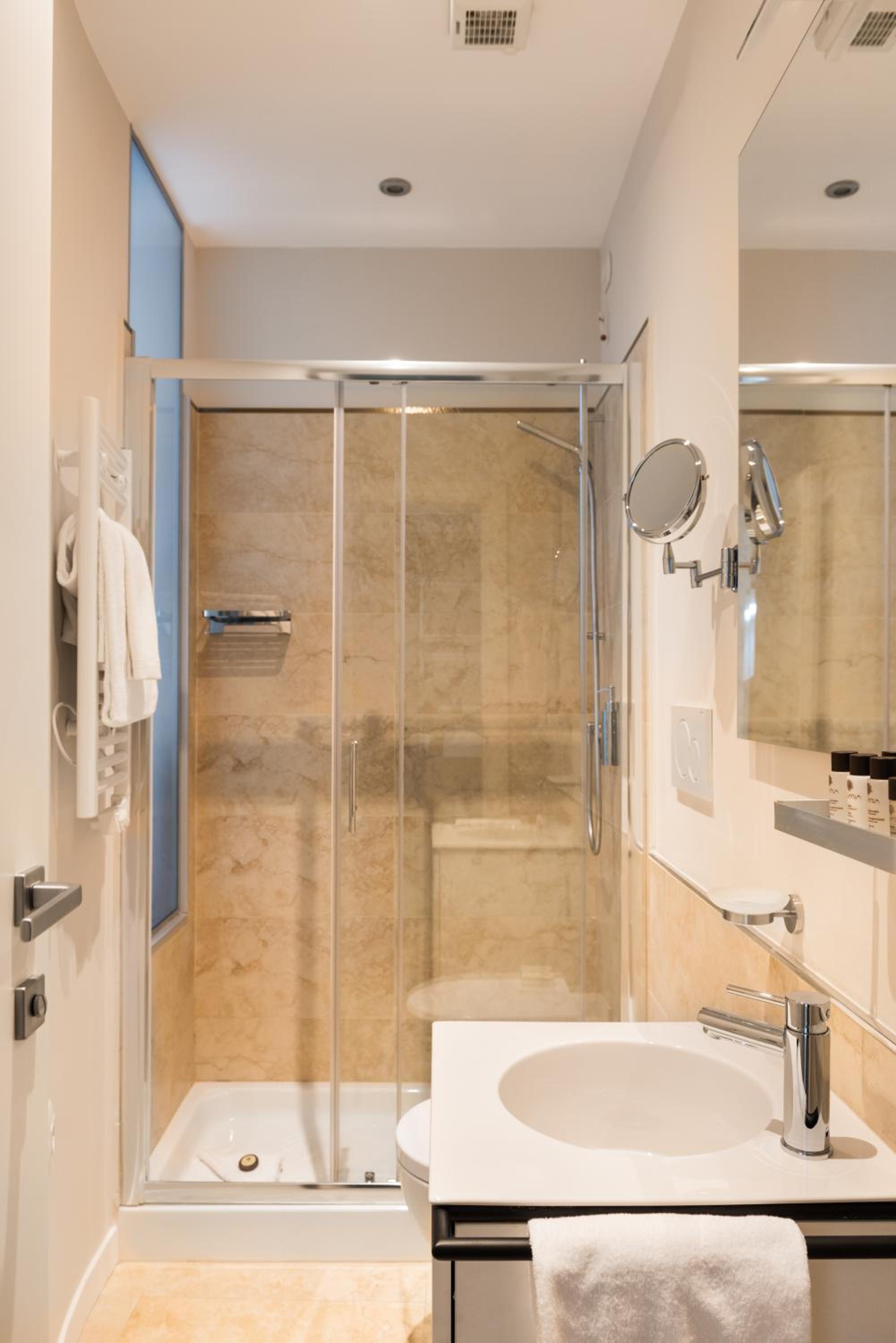 King Suite with Spa Bath photo 2