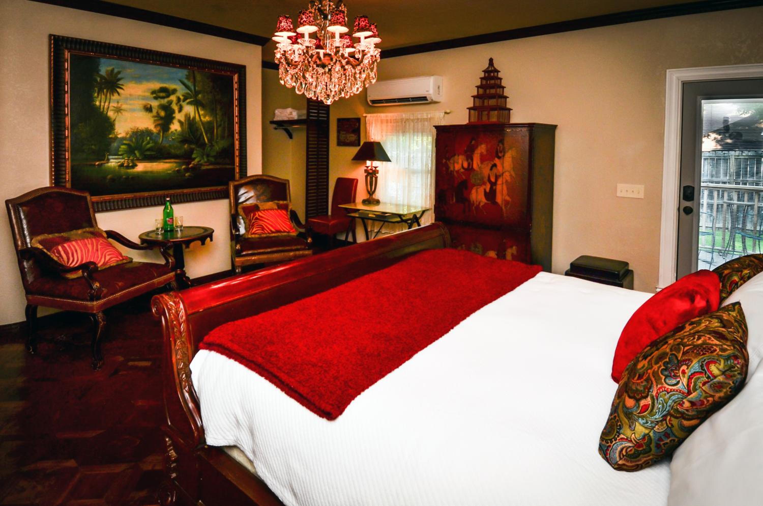 Deluxe King Suite photo 3