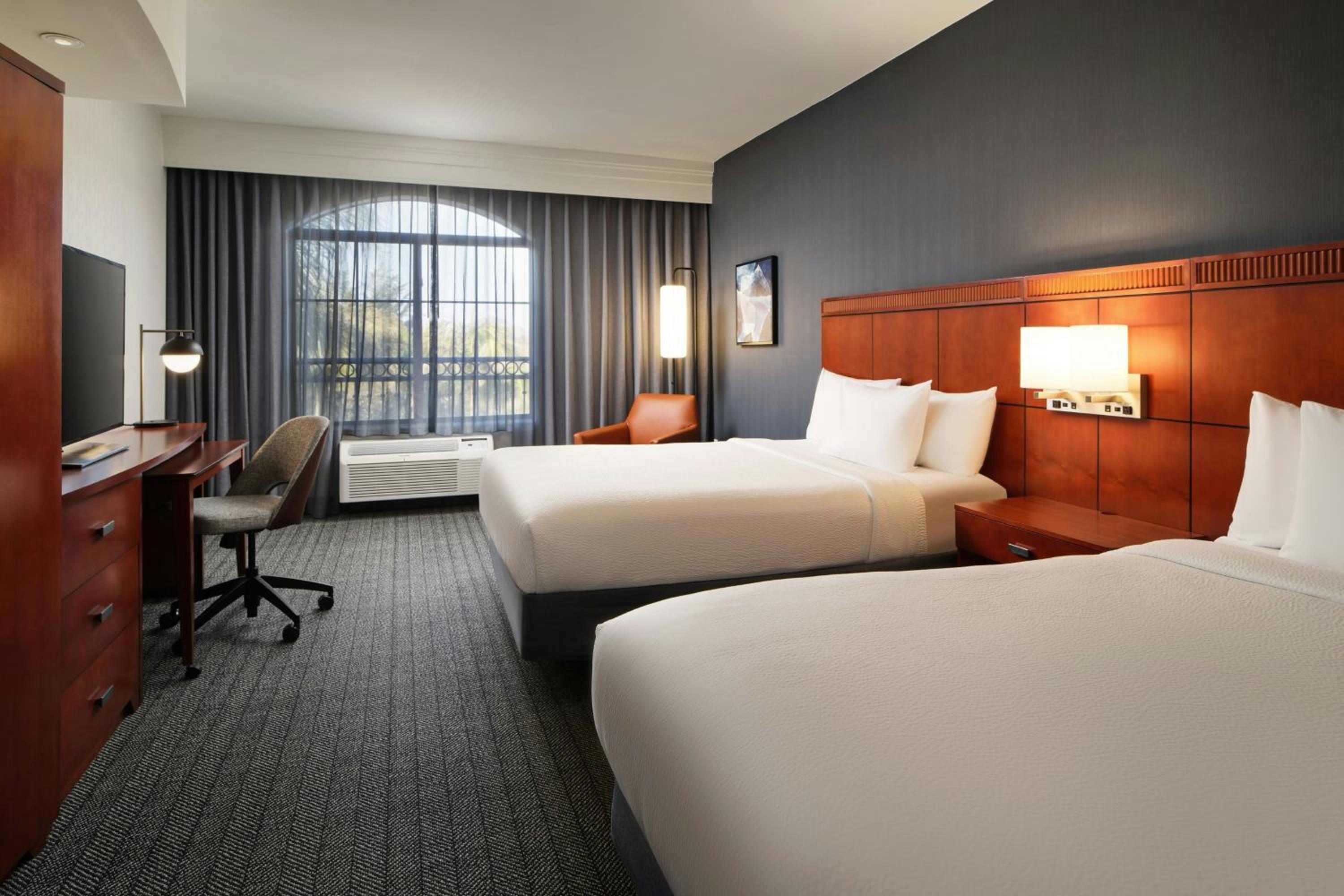 Queen Room with Two Queen Beds - Hearing Accessible - Photo 2