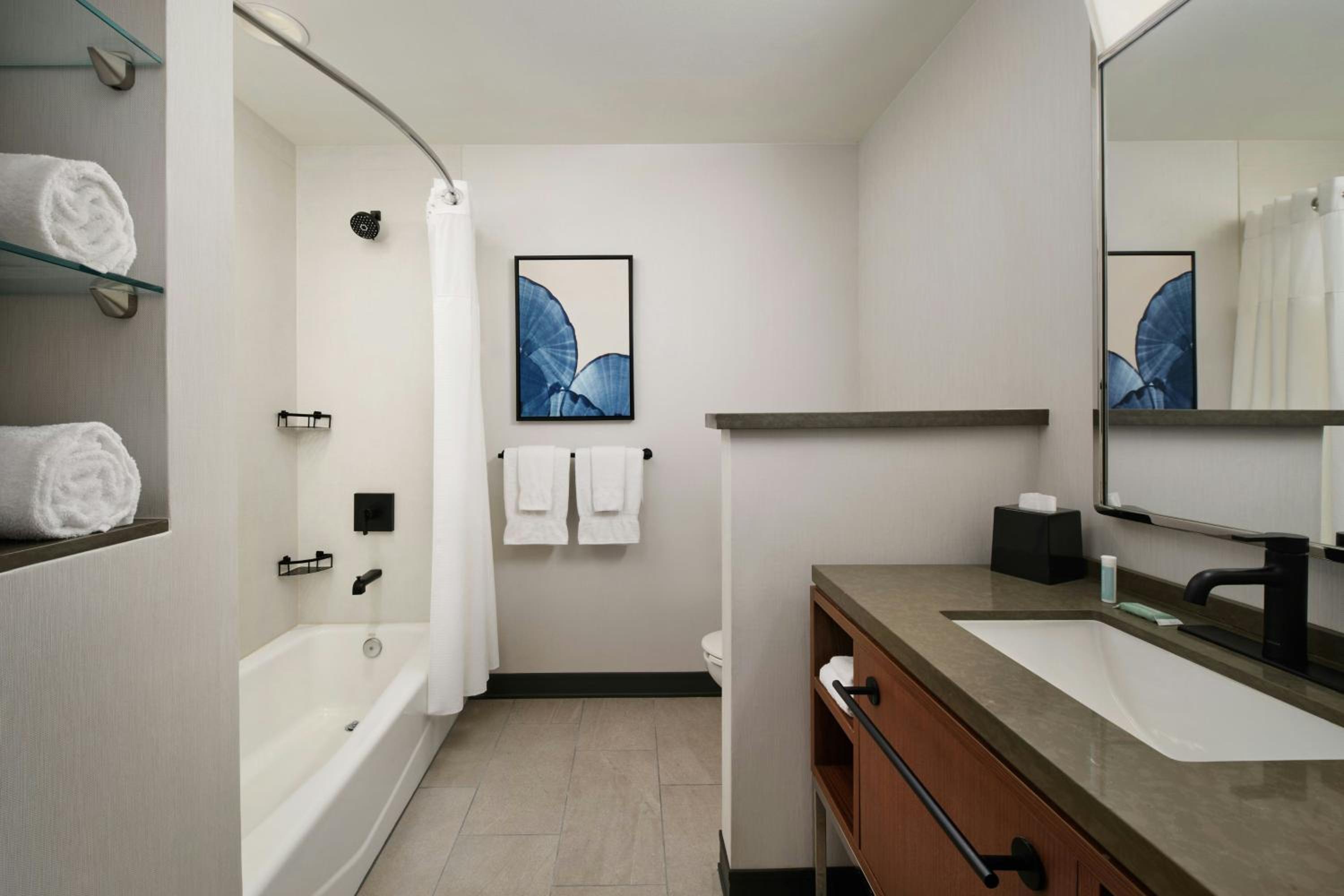Queen Room with Two Queen Beds - Hearing Accessible - Photo 5