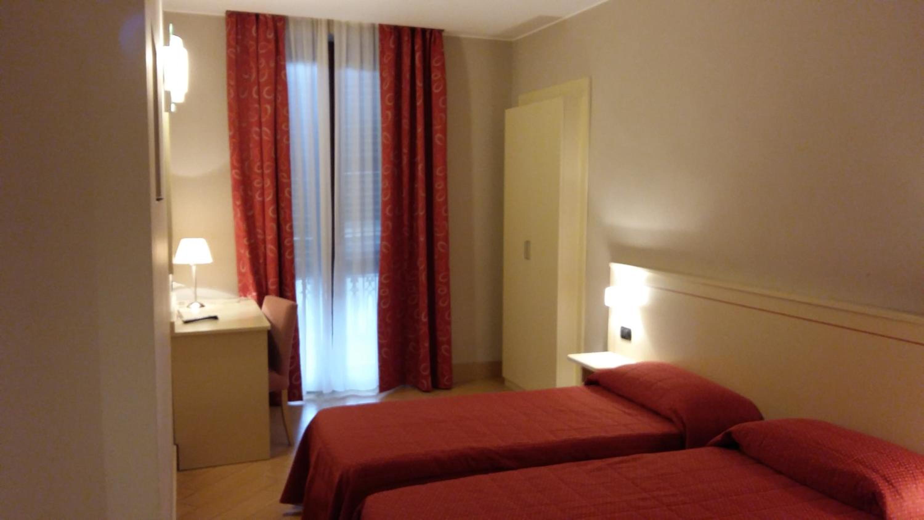 Double or Twin Room photo 3