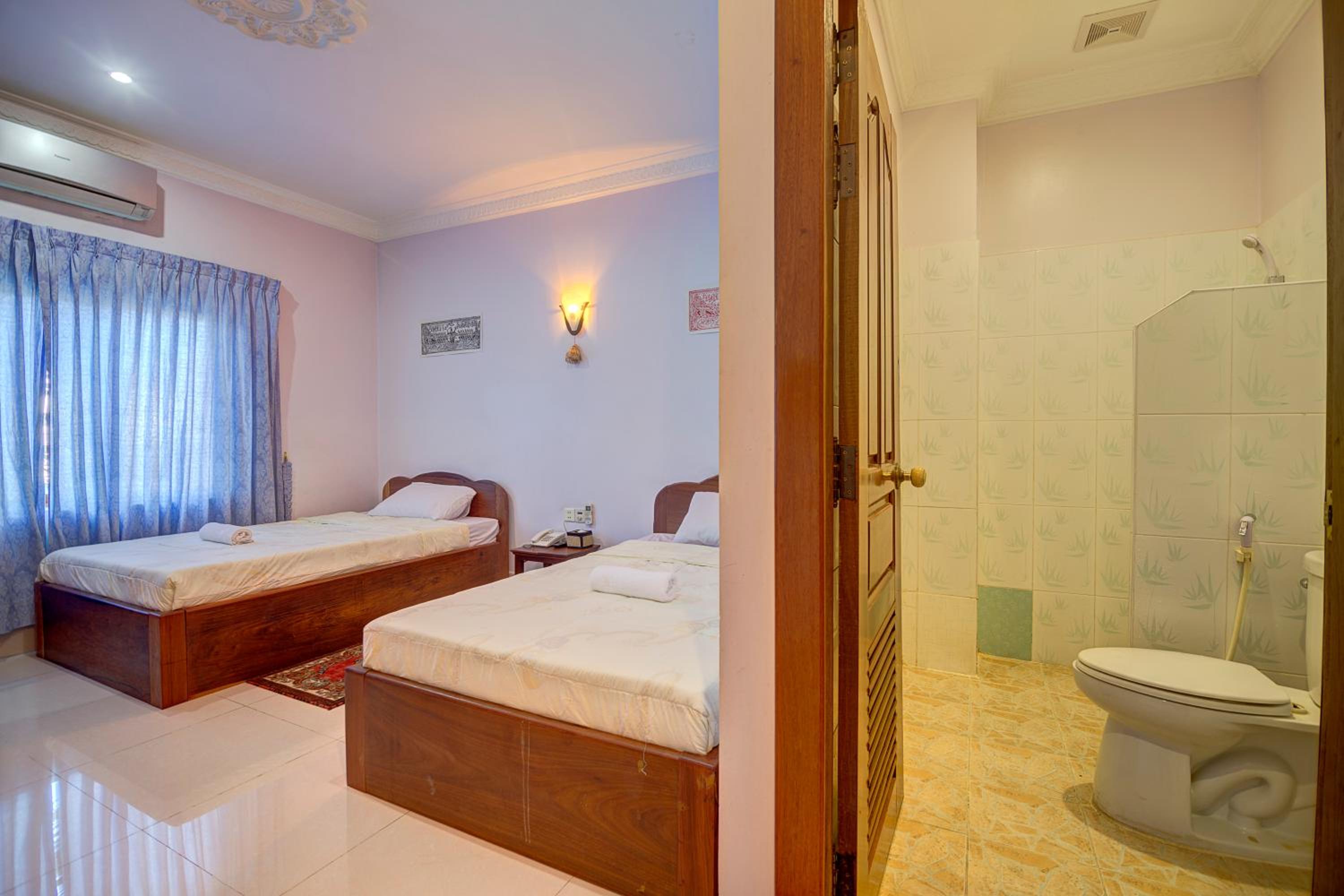 Standard Twin Room - Photo 8
