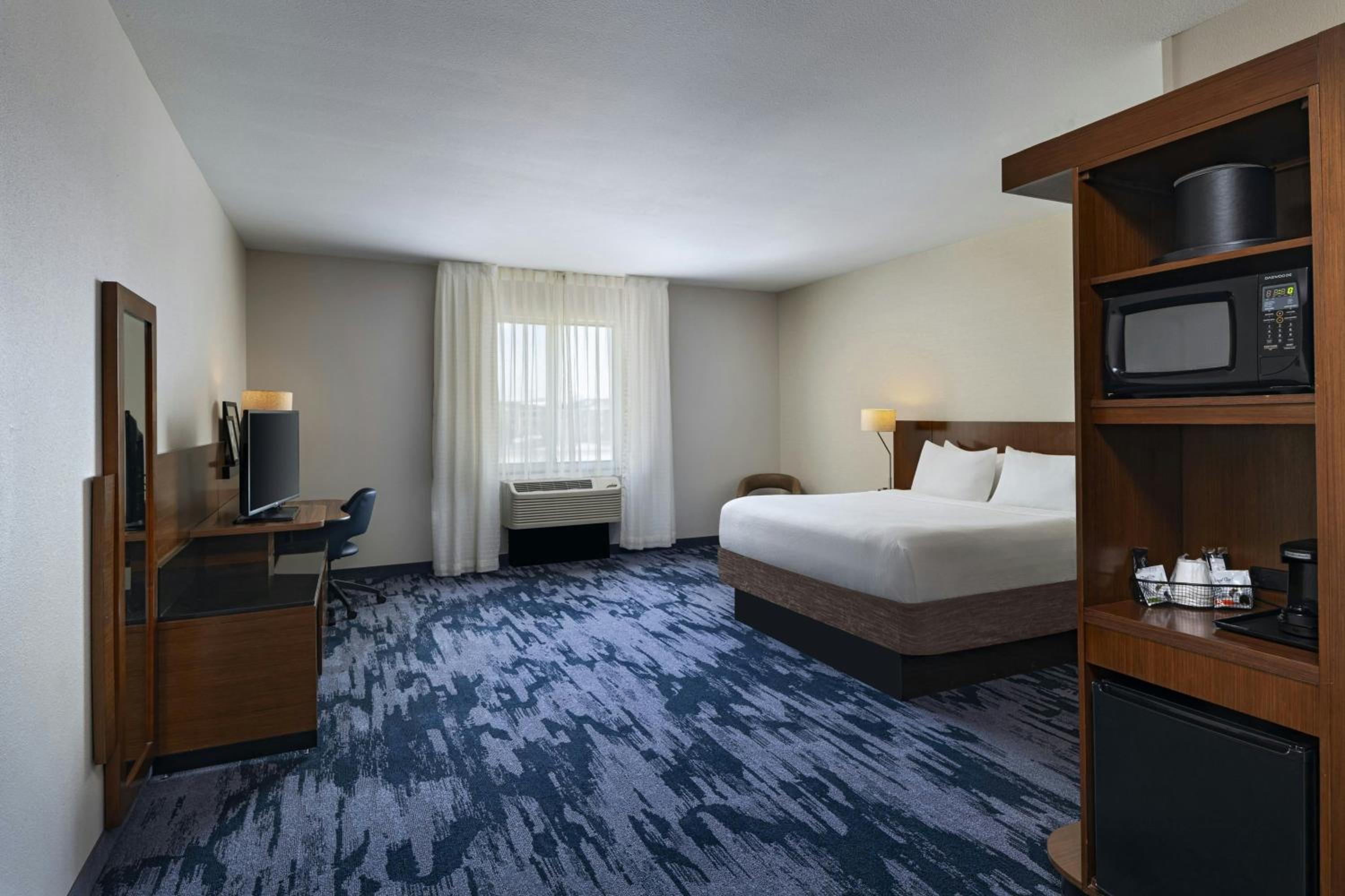 King Room - Hearing Accessible photo 1