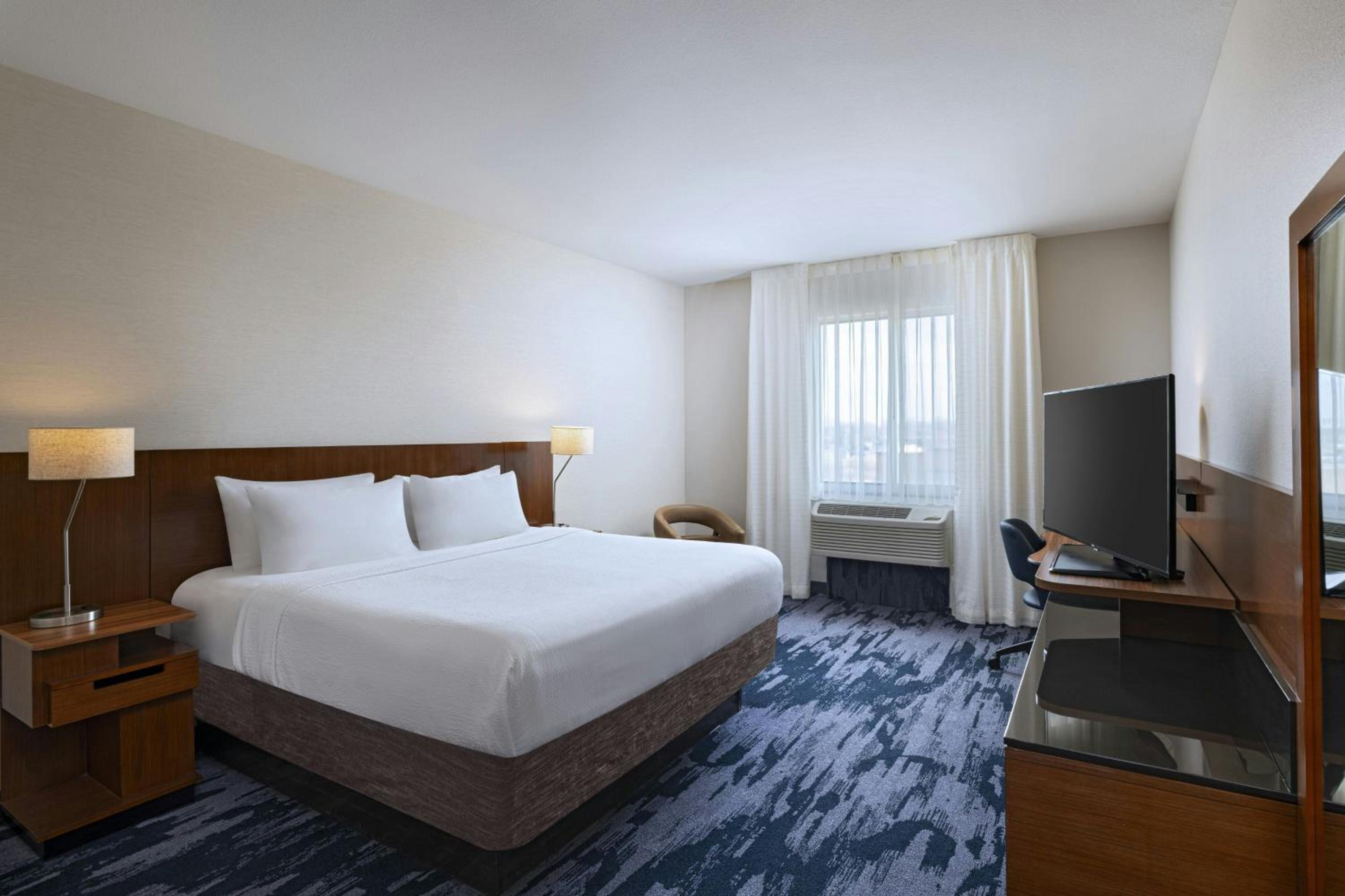 King Room - Hearing Accessible photo 2