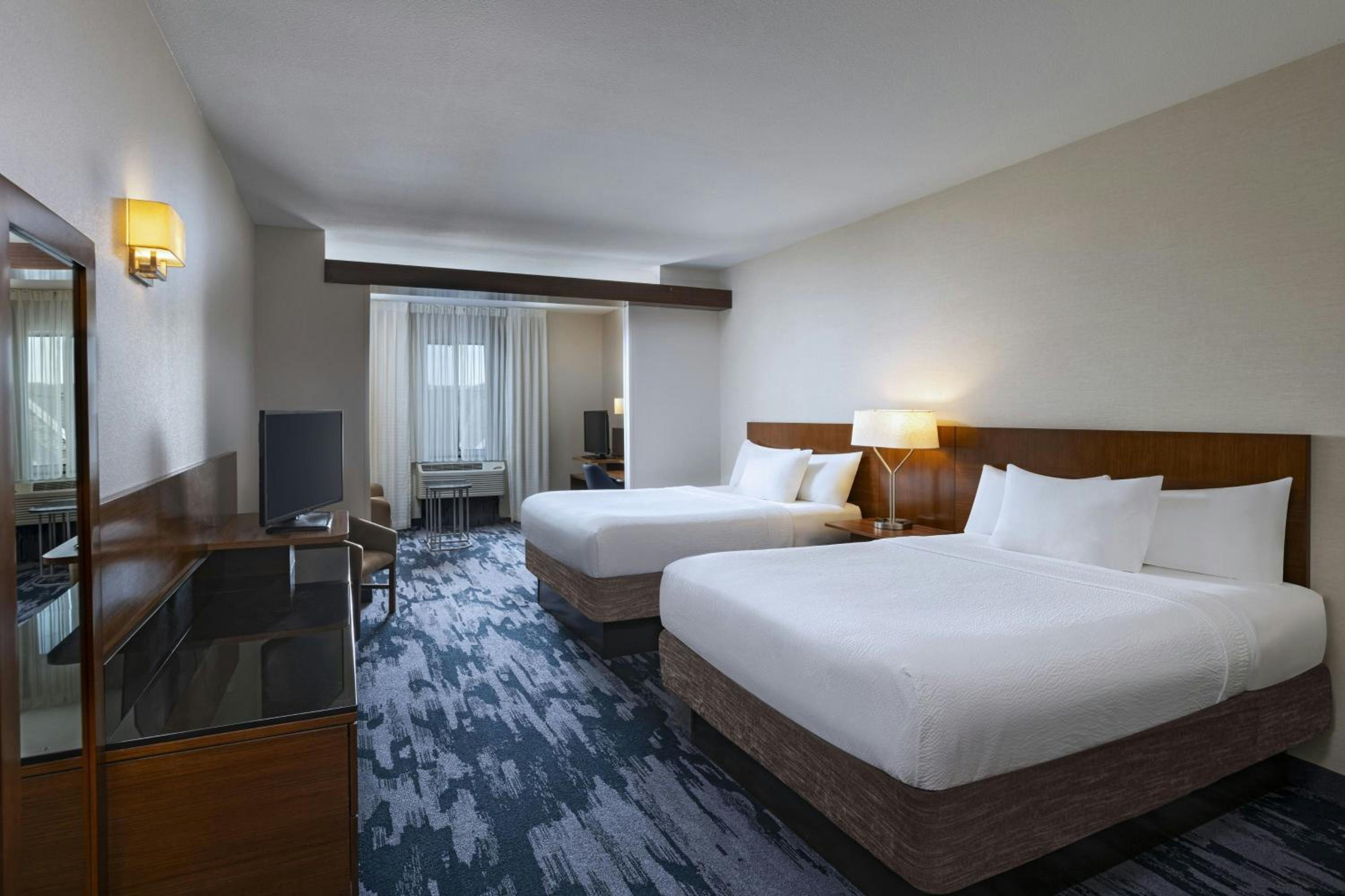 Queen Suite with Two Queen Beds and Sofa Bed - Hearing Accessible photo 3