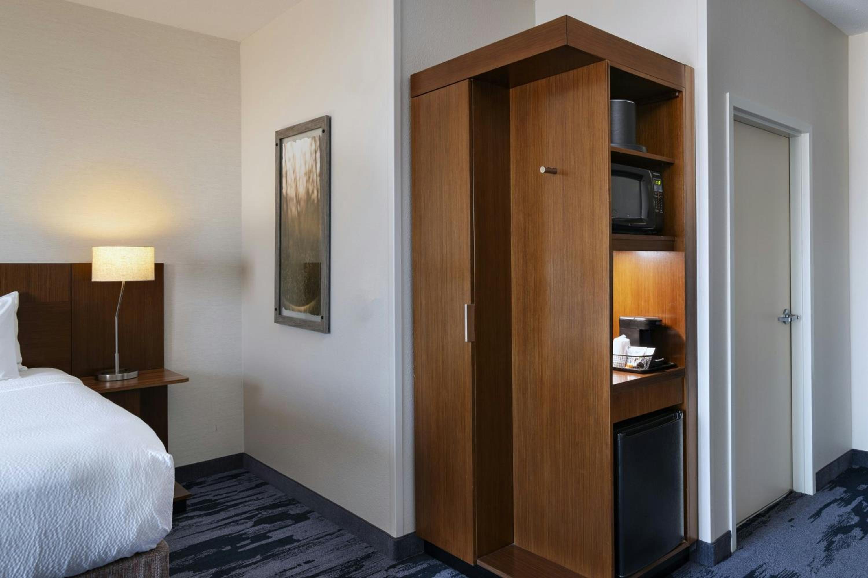 King Room - Hearing Accessible photo 3