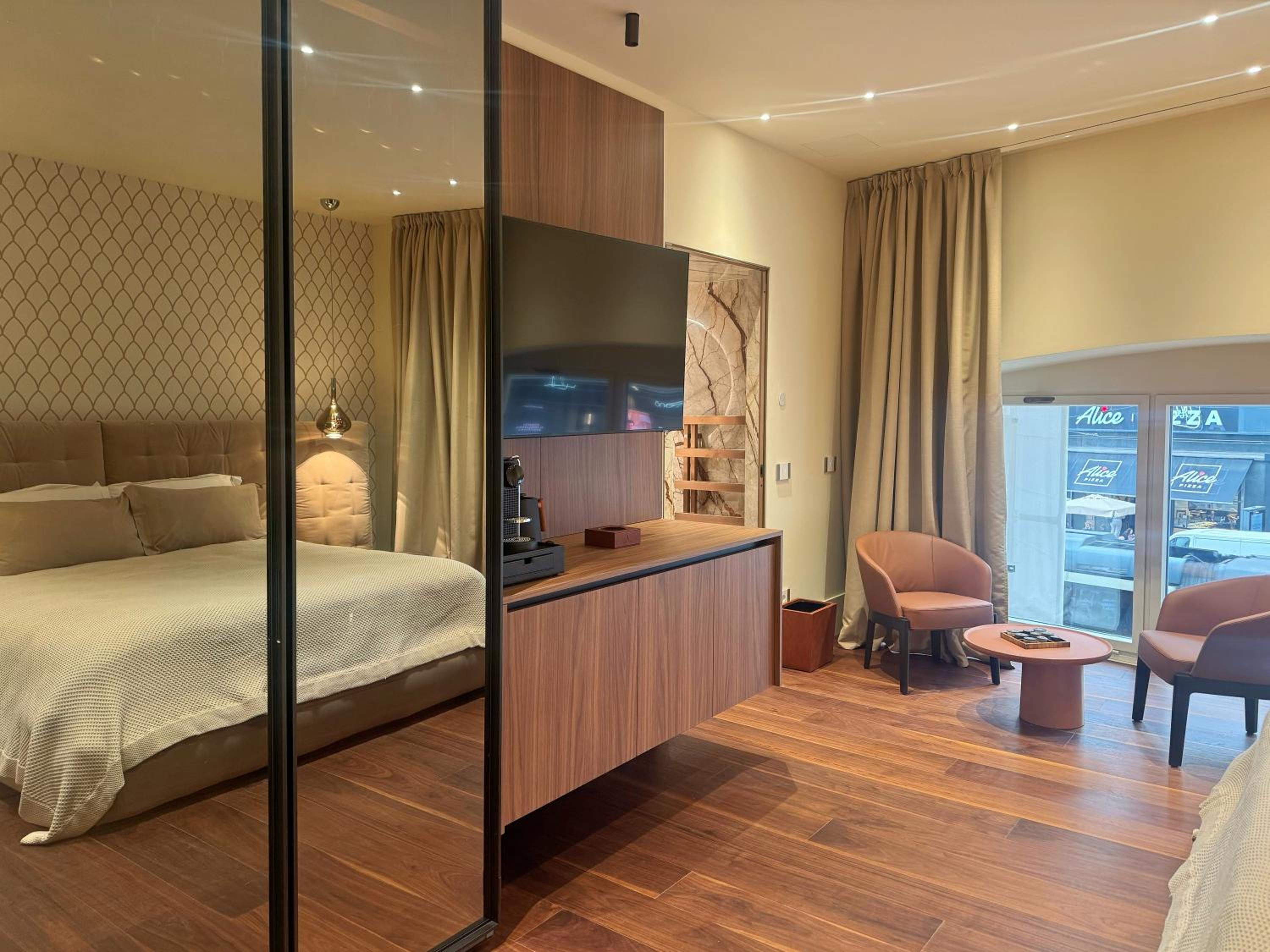 Superior King Room