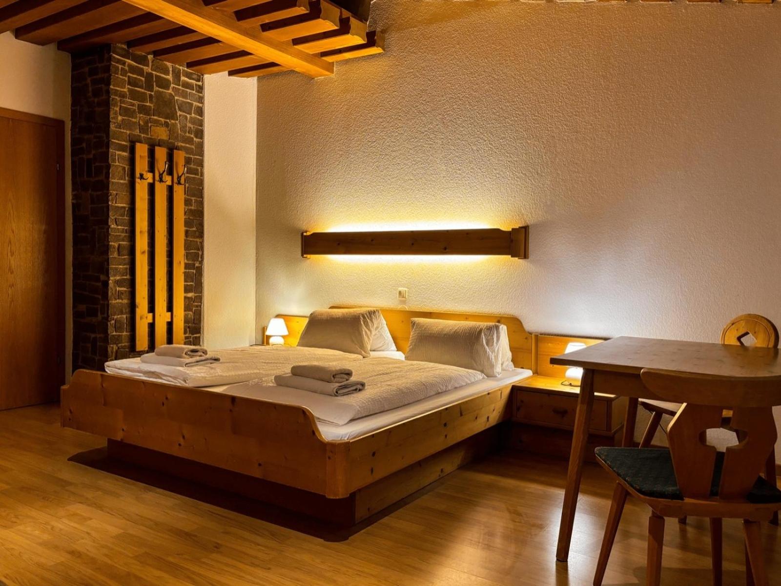 Double Room with Private Bathroom photo 2