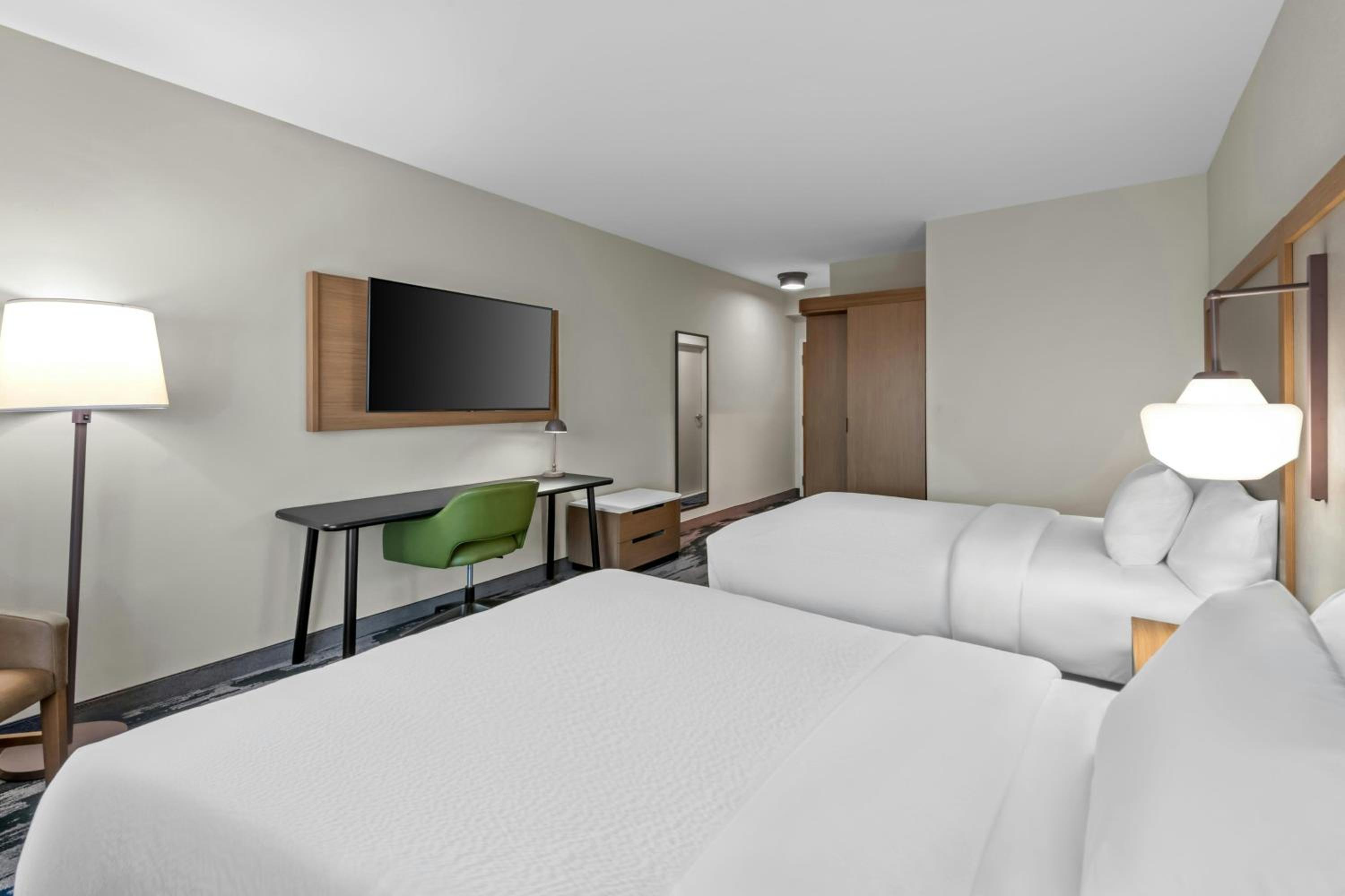 Standard Queen Room with Two Queen Beds photo 1