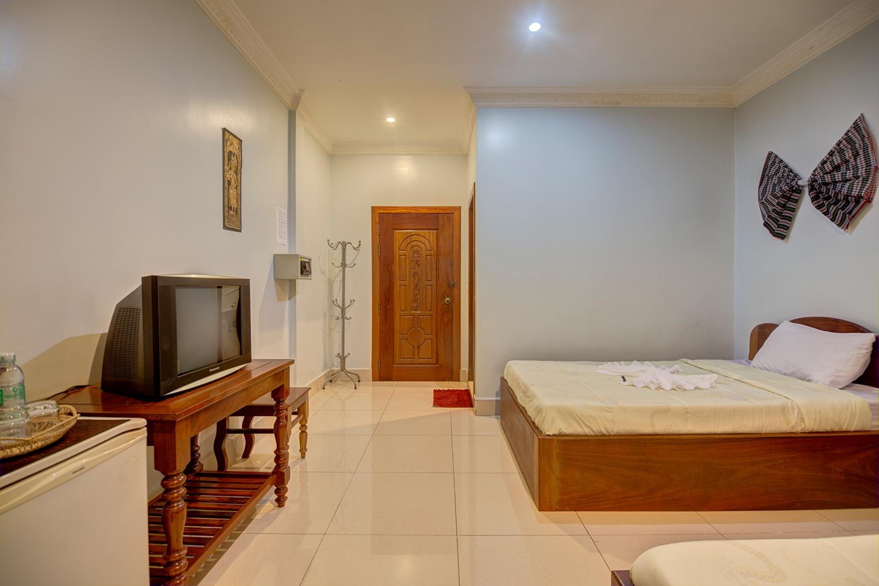Standard Twin Room - Photo 6