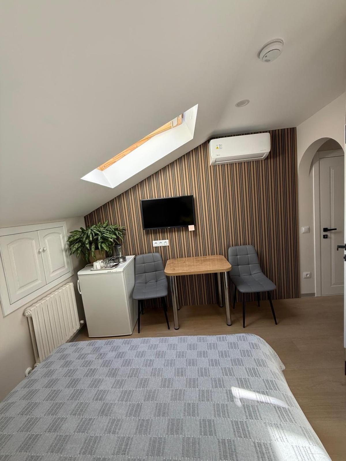 Double Room with Private Bathroom photo 2