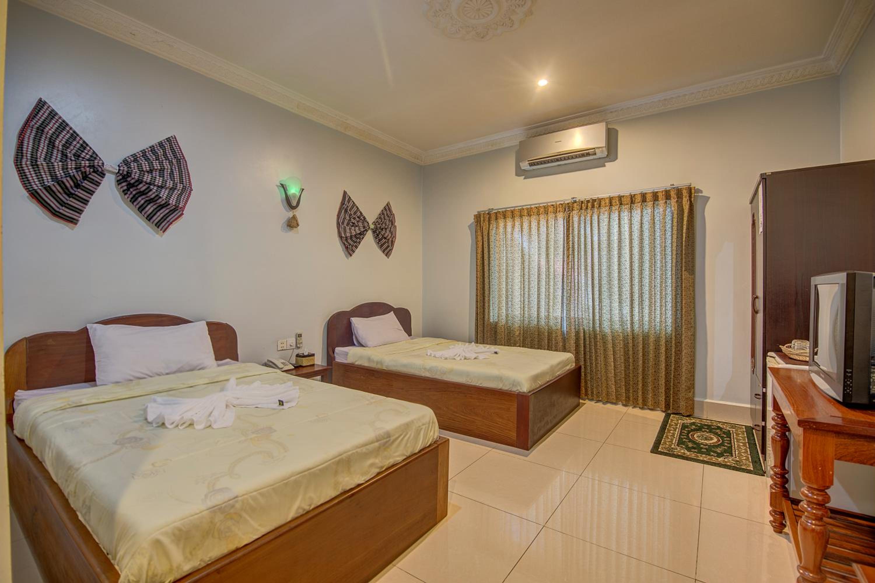 Standard Twin Room - Photo 3