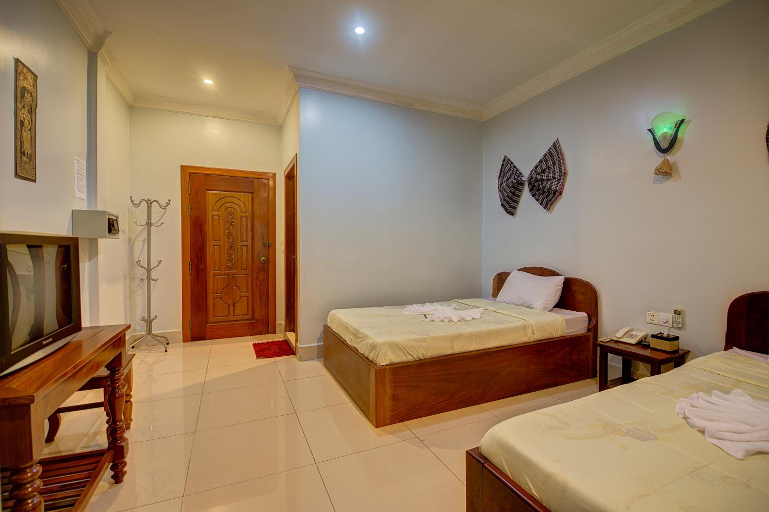 Standard Twin Room - Photo 2