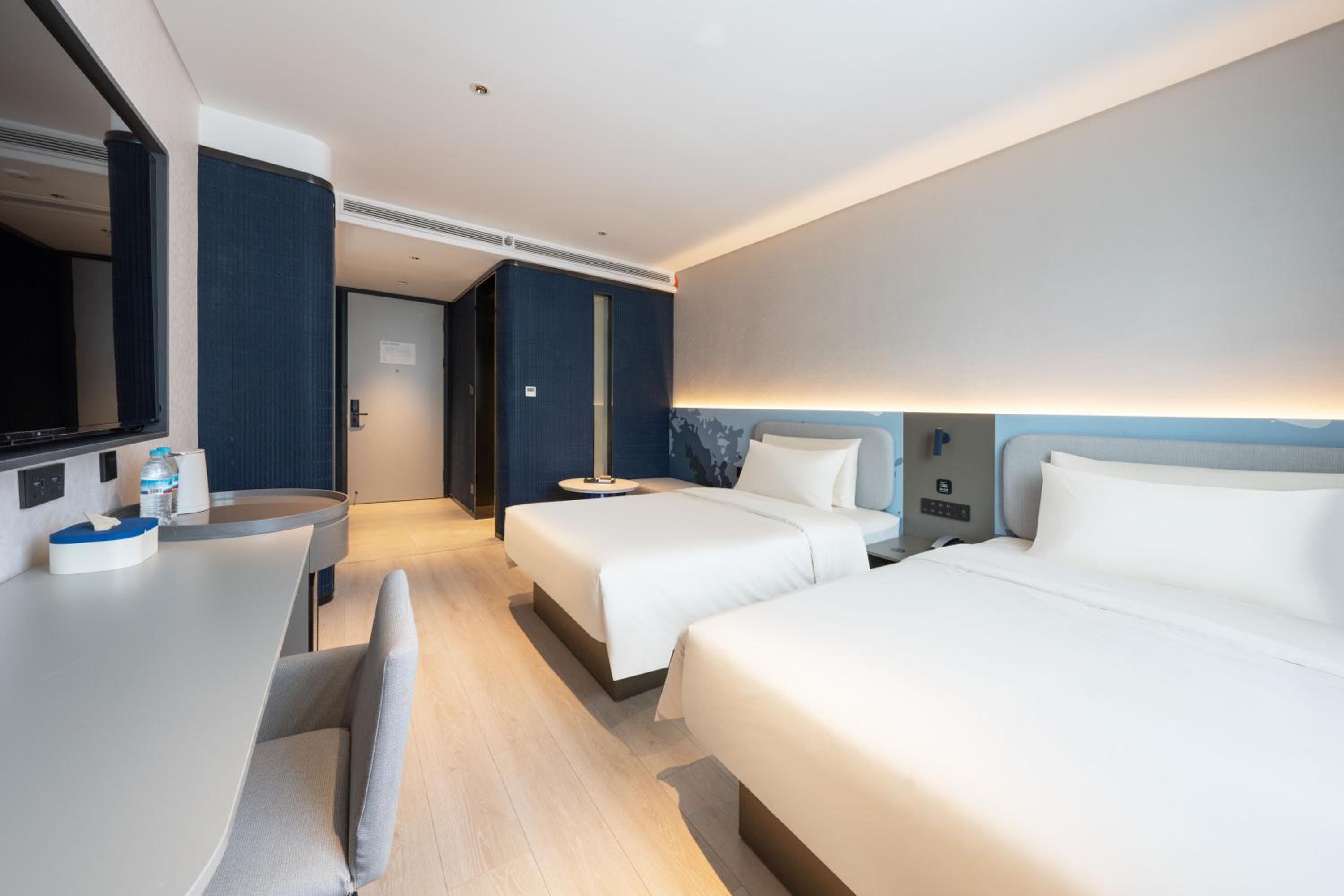 Light Twin Room photo 2