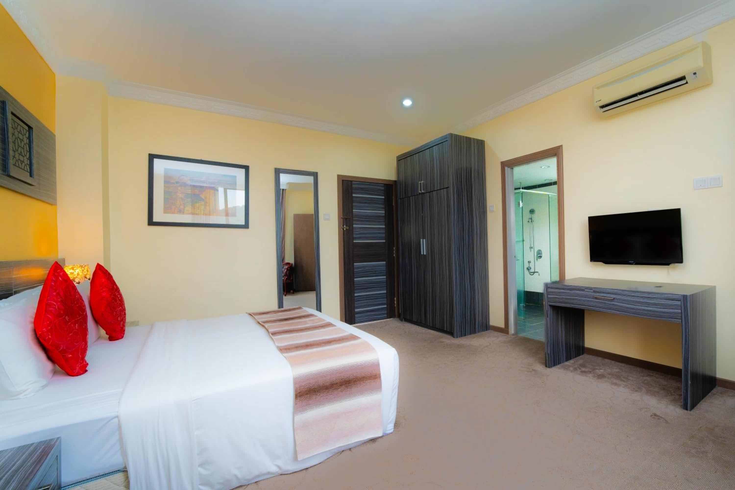 Deluxe Suite photo 2