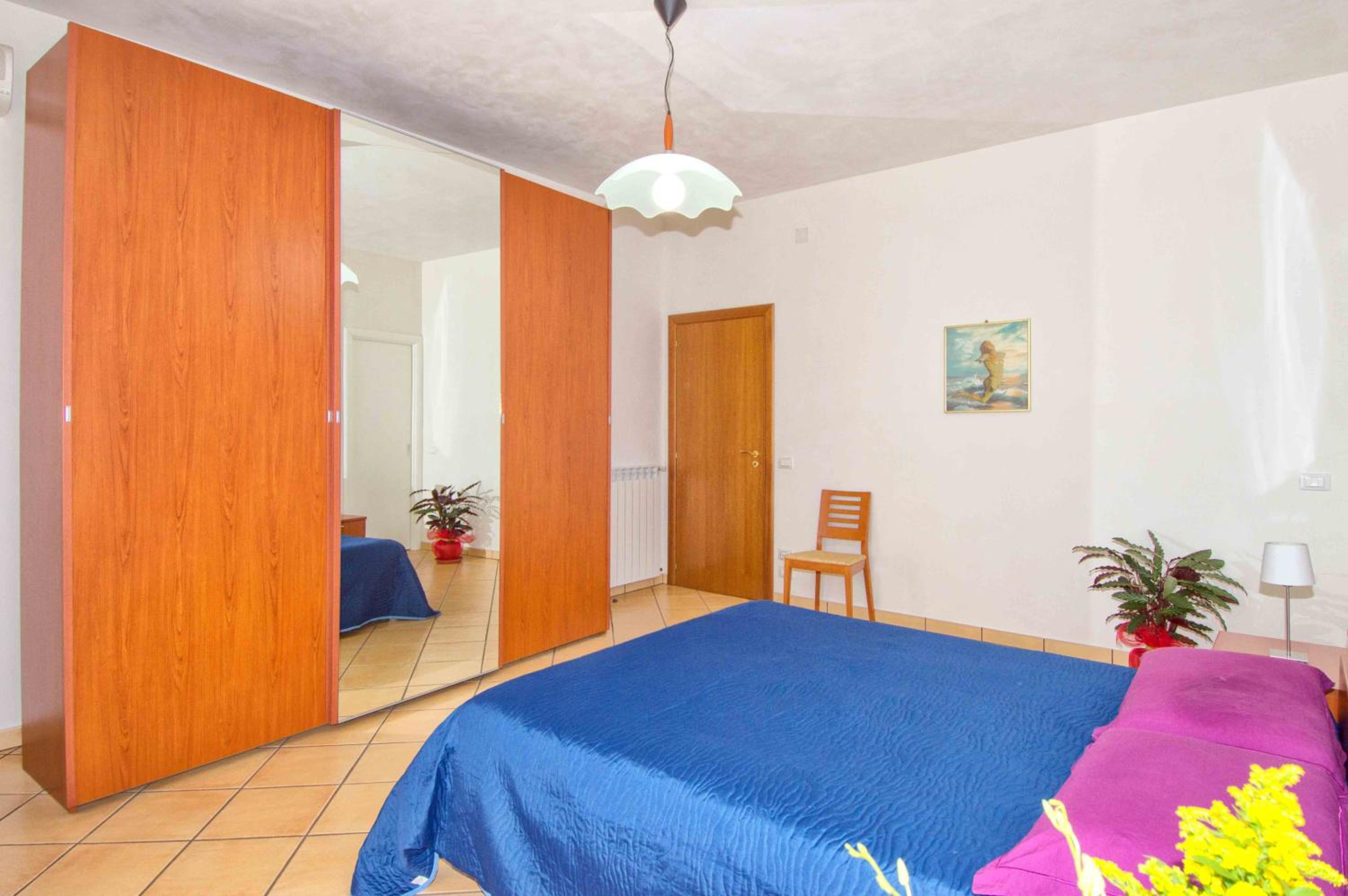 Apartment photo 2