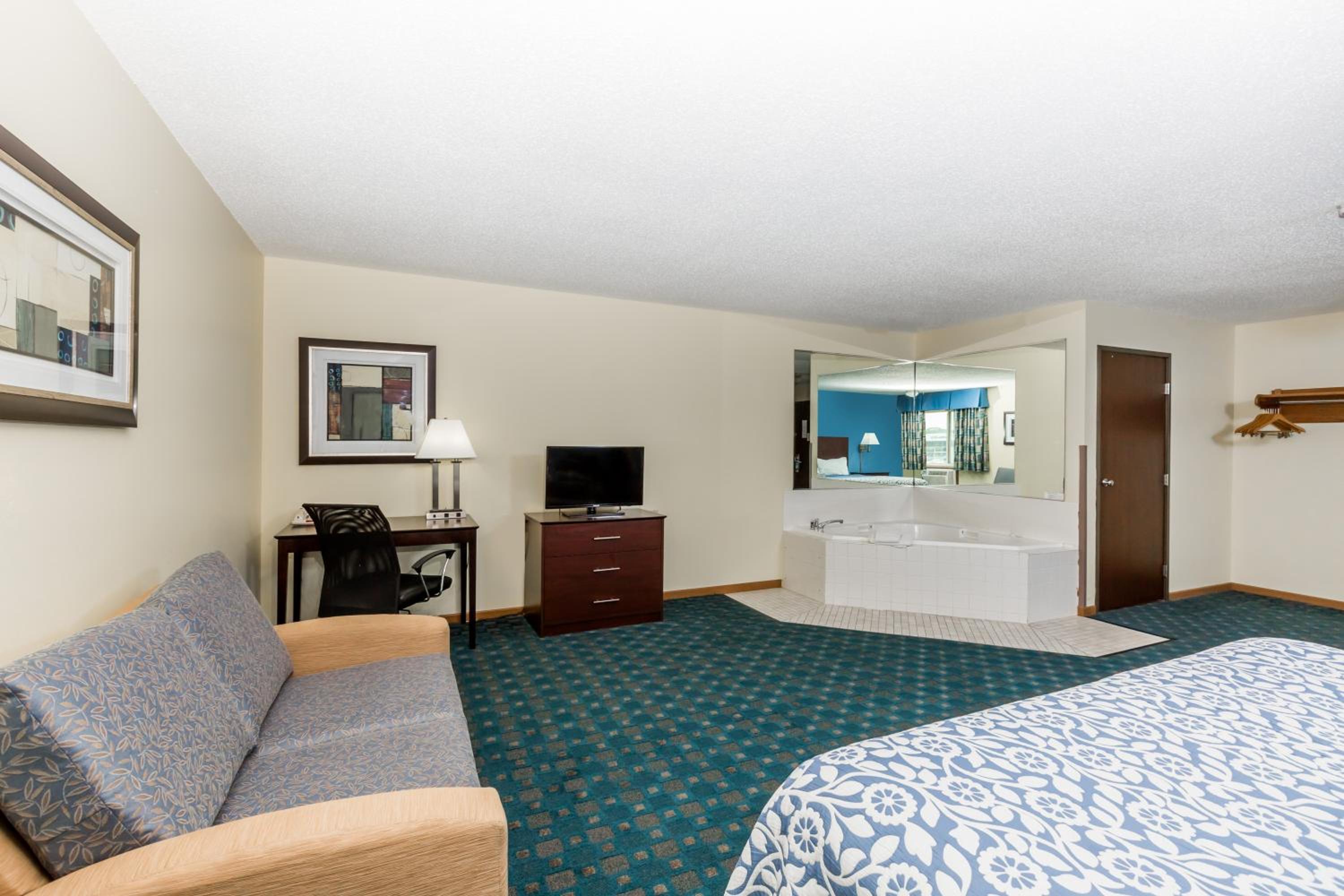 King Studio Suite - Non-Smoking - Photo 2